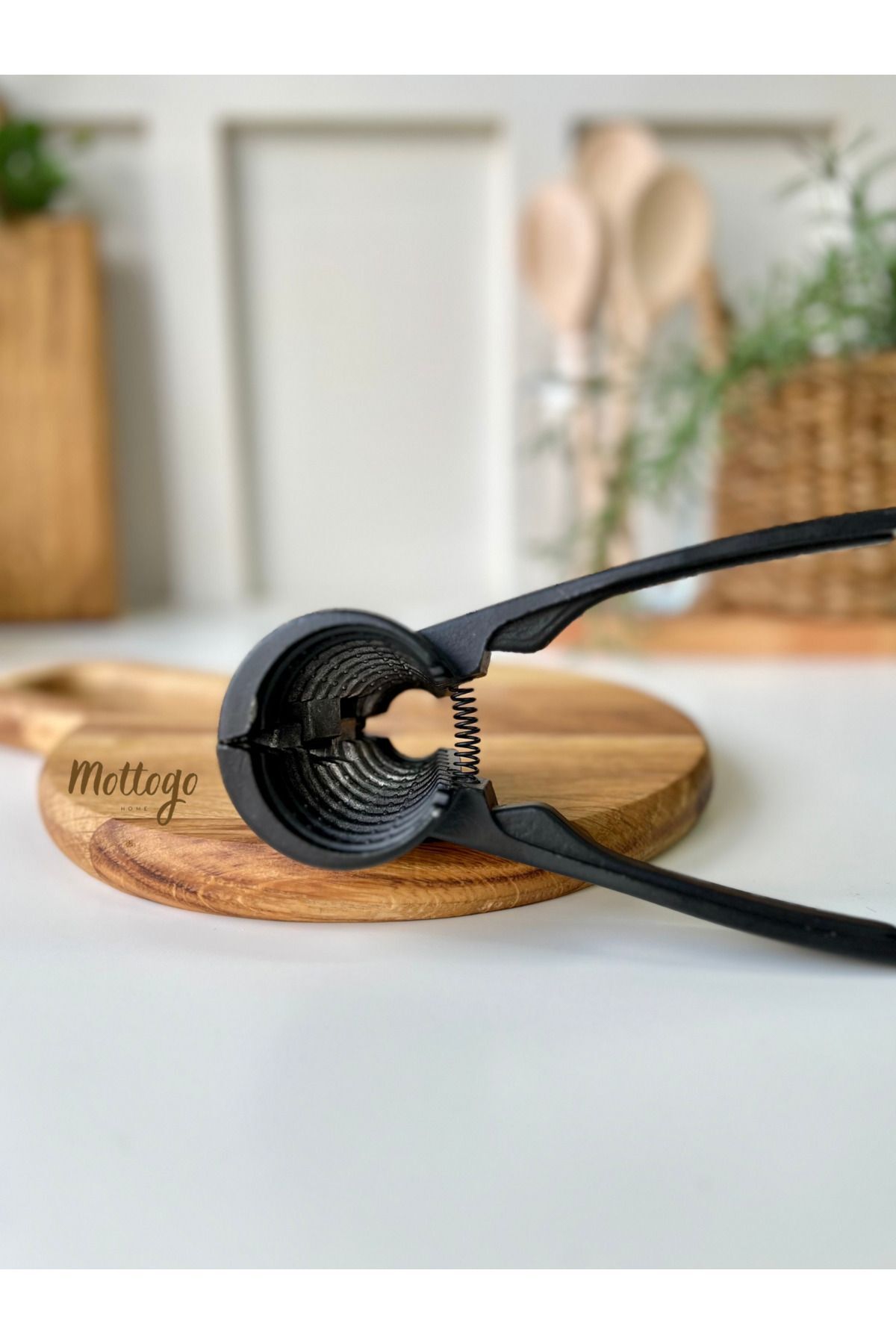 Mottogo-Casting Walnut Crushing Tool - Hazelnut Cracker 2