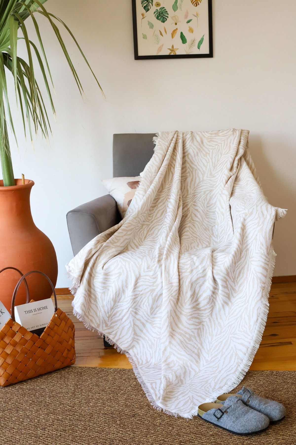 kozavitrin-Beige Zebra Patterned Sofa and Bedspread - 160X220 2