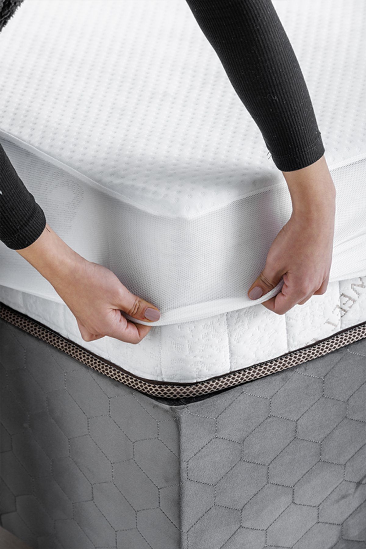 Double Liquidproof Soundproof Mattress Protector Quilted Full Edge Elastic Undersheet