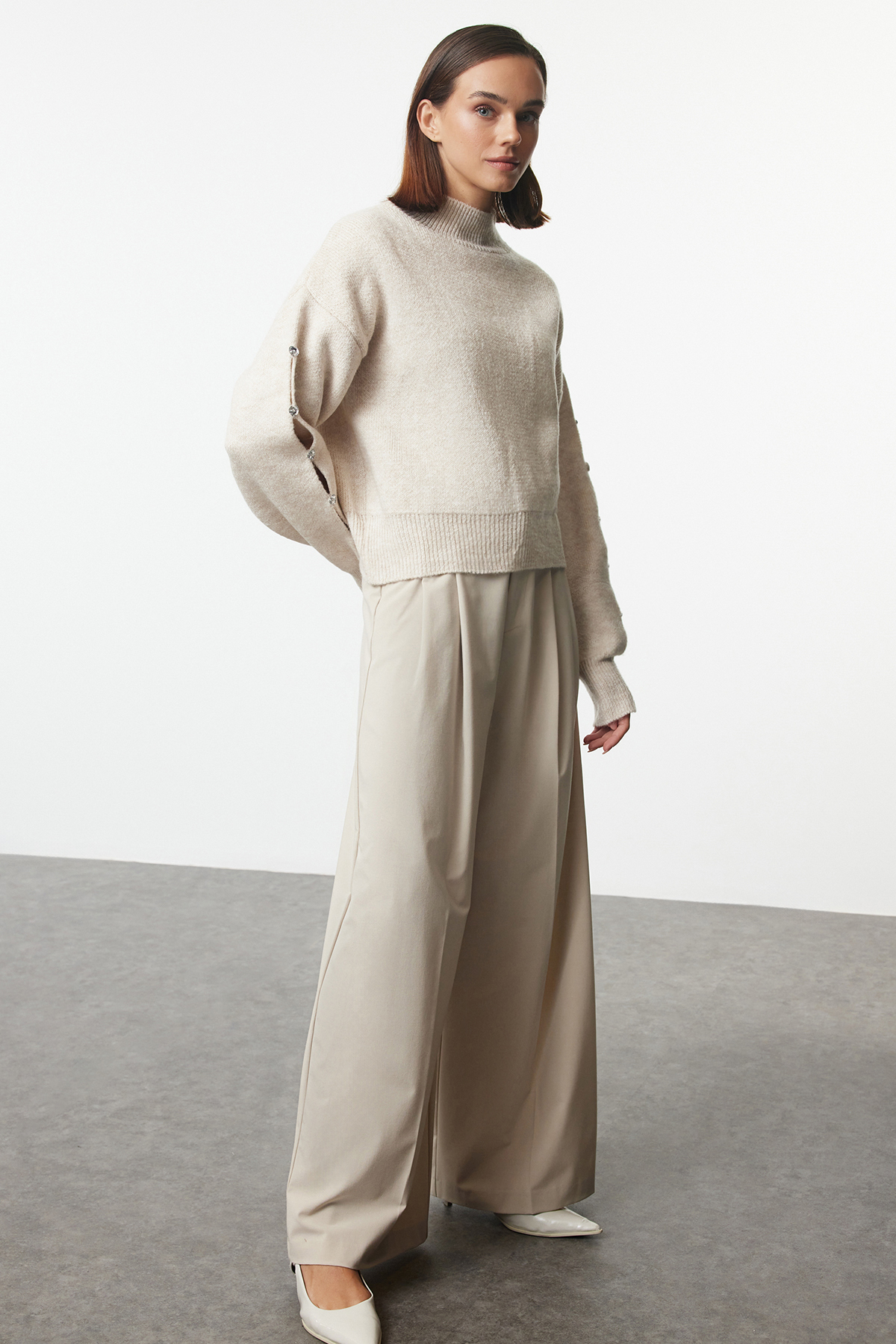 Trendyol Collection Weicher Strickpullover mit Knopfdetail und Struktur - TWOAW24KZ00384