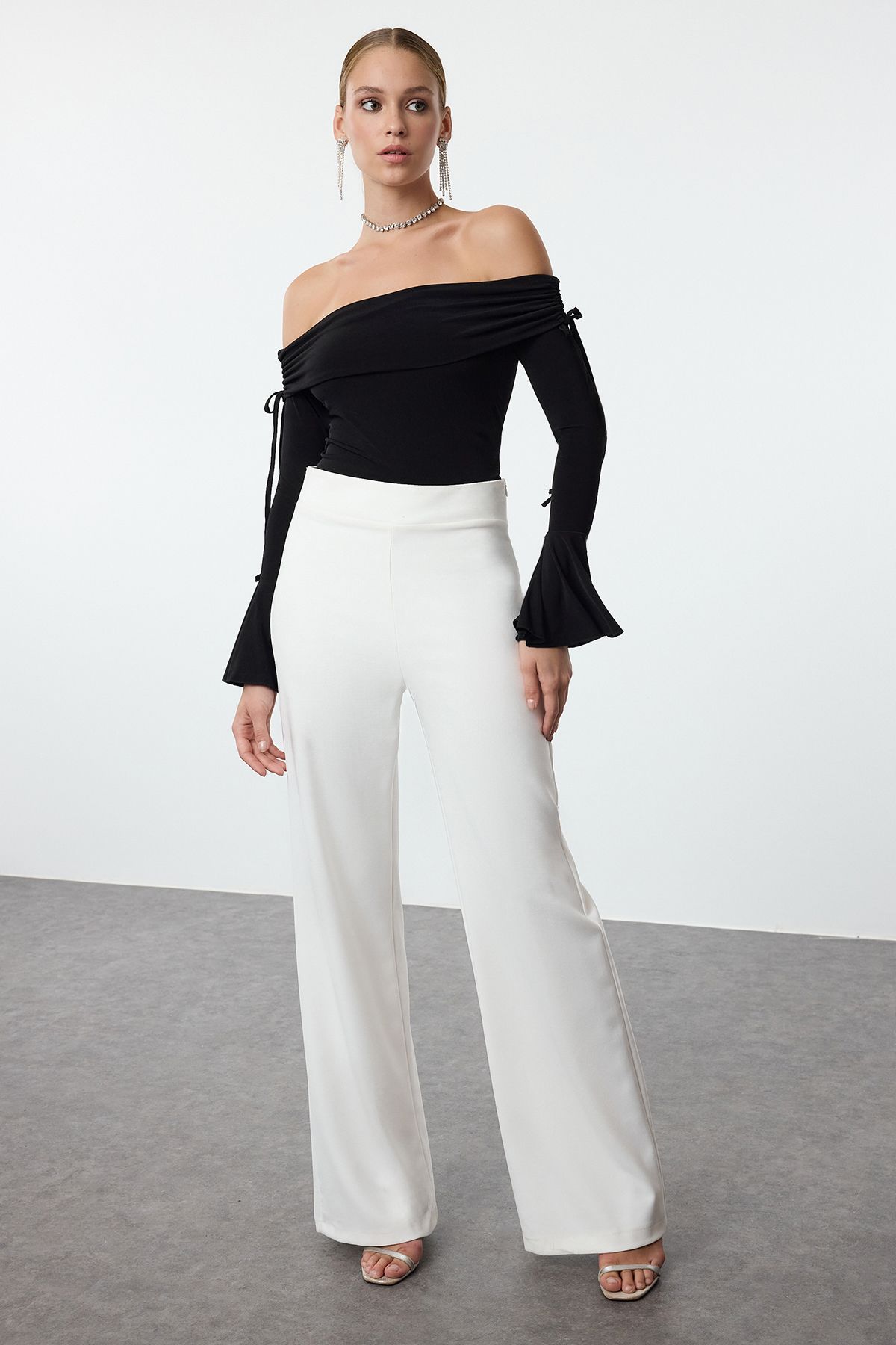 Trendyol Collection-Schwarze Carmen-Kragen-Schnürung, detaillierte spanische Ärmel, gestrickte, stilvolle Bluse TPRAW25BZ00009 2