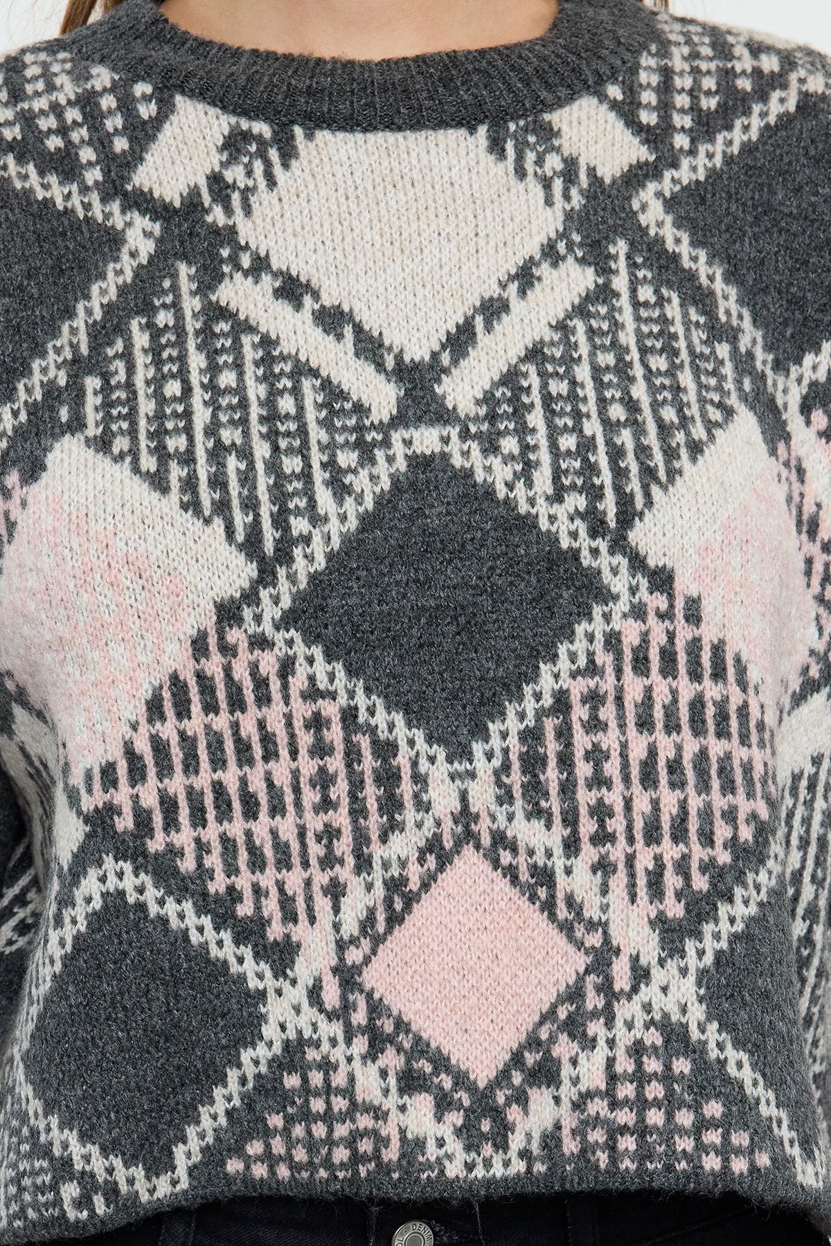 Trendyol Collection-Patterned Soft Textured Wide Fit Crop Knitwear Sweater - Anthracite TWOAW24KZ01126 3