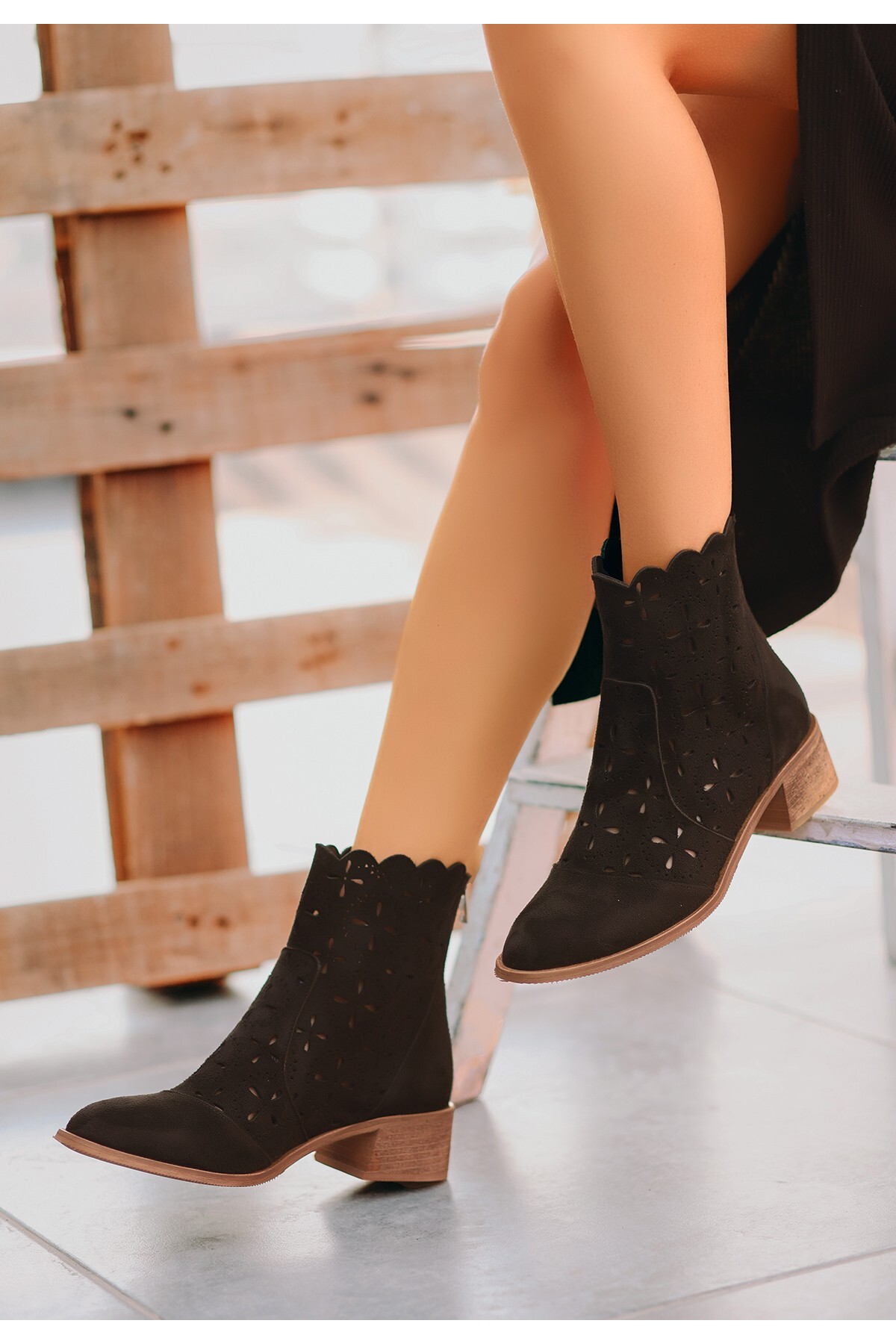 Siyah Süet Topuklu Bot