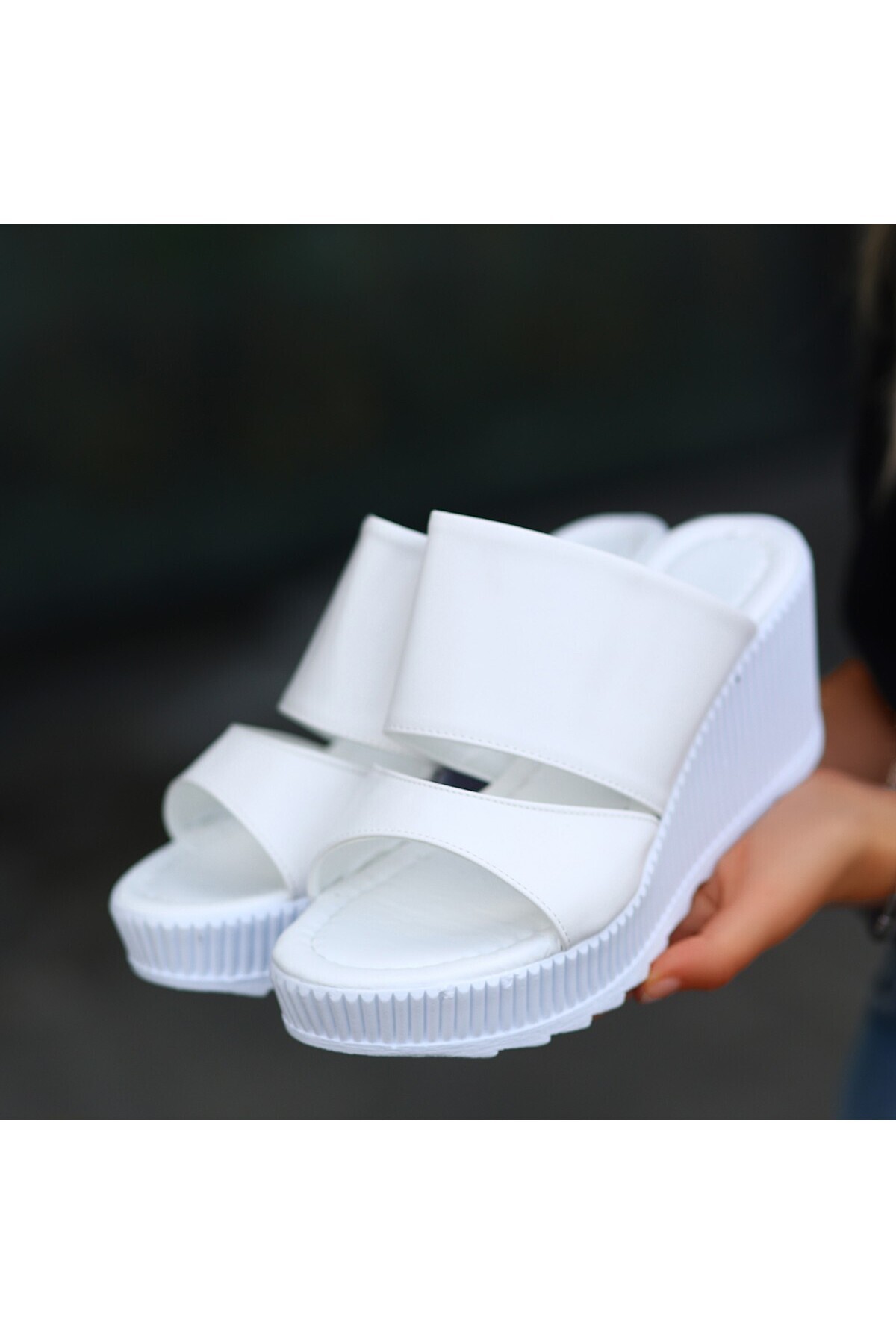 Beyaz Cilt Dolgu Topuk Terlik