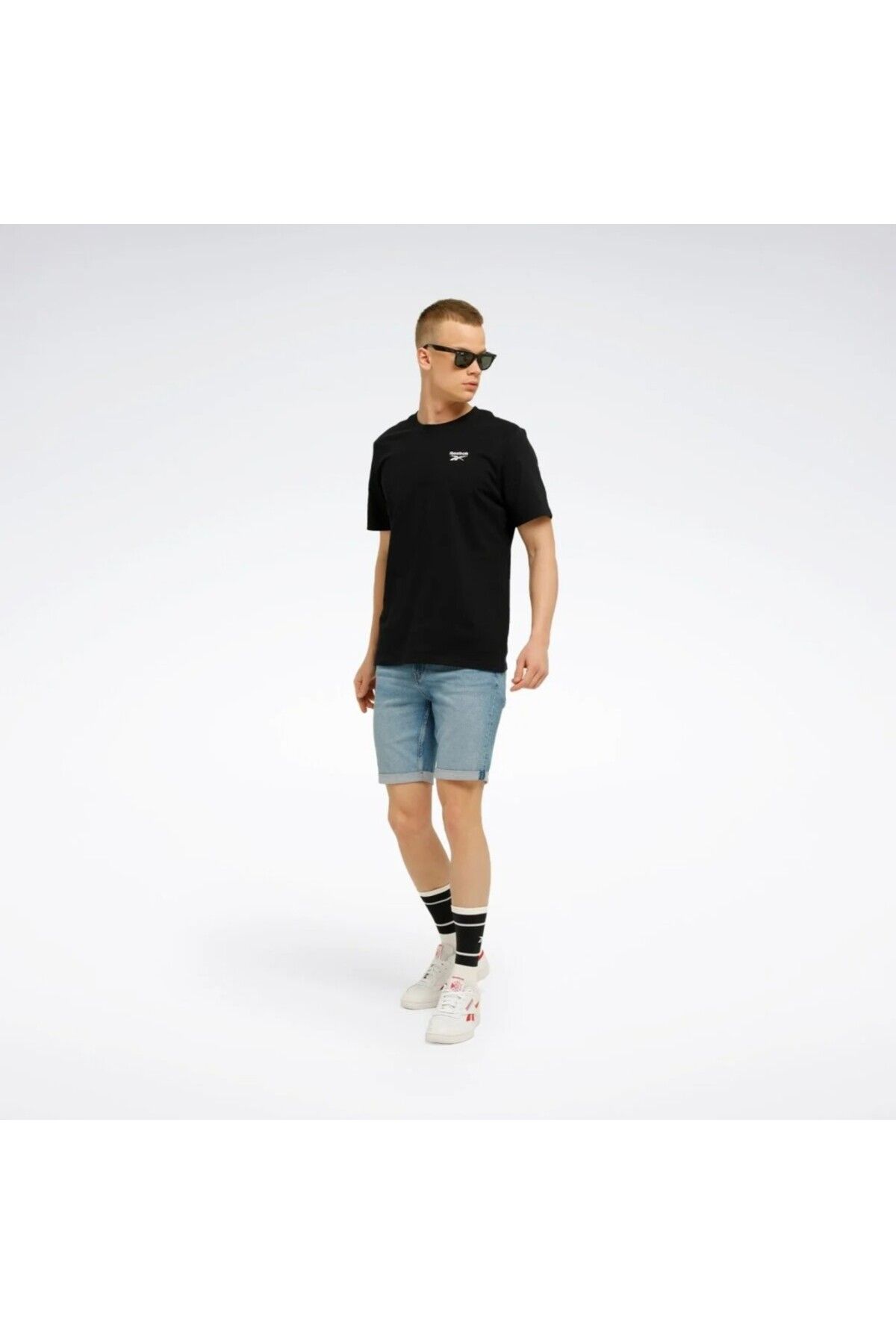 Reebok RI Left Chest Logo Siyah Erkek K sa Kol T Shirt Fiyat Yorumlar Trendyol