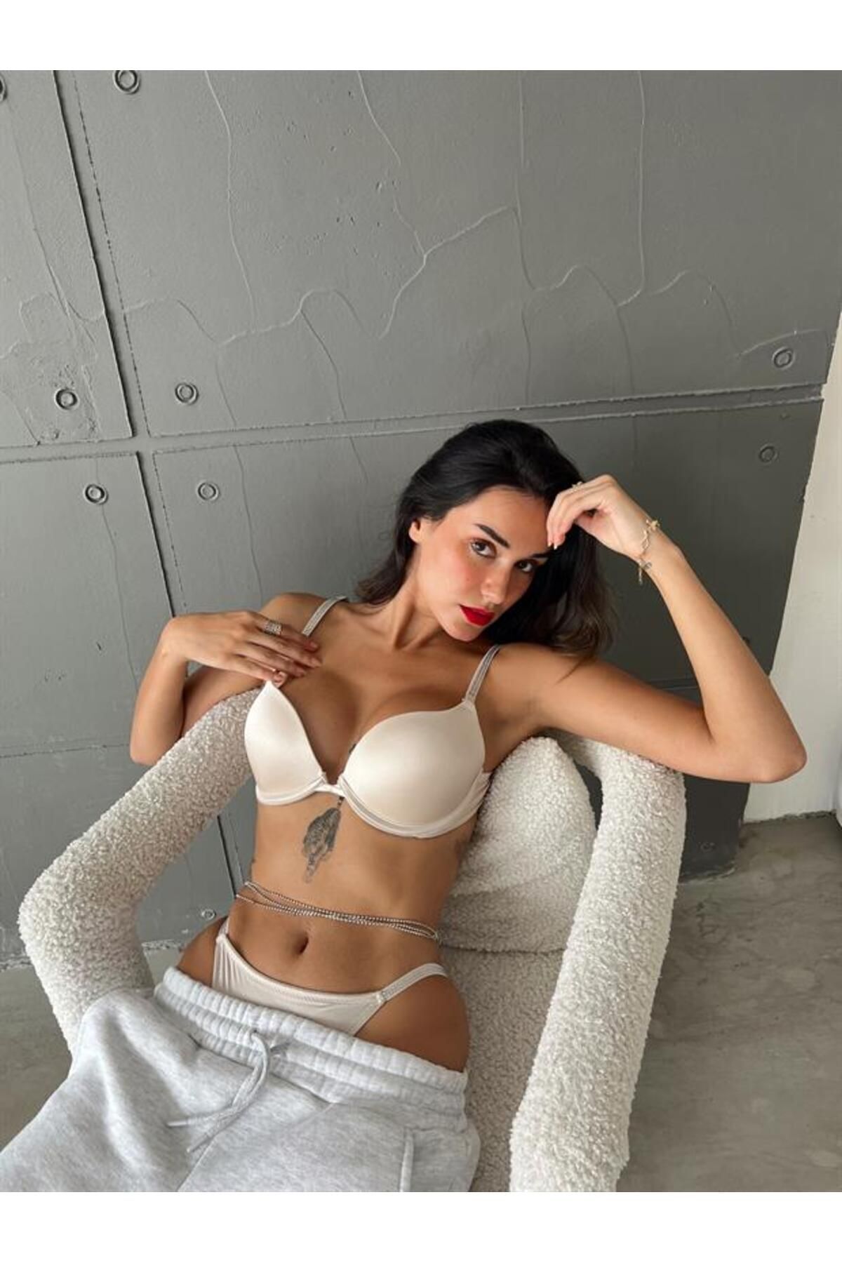 soutien gorge en peau douce avec pierres 674t