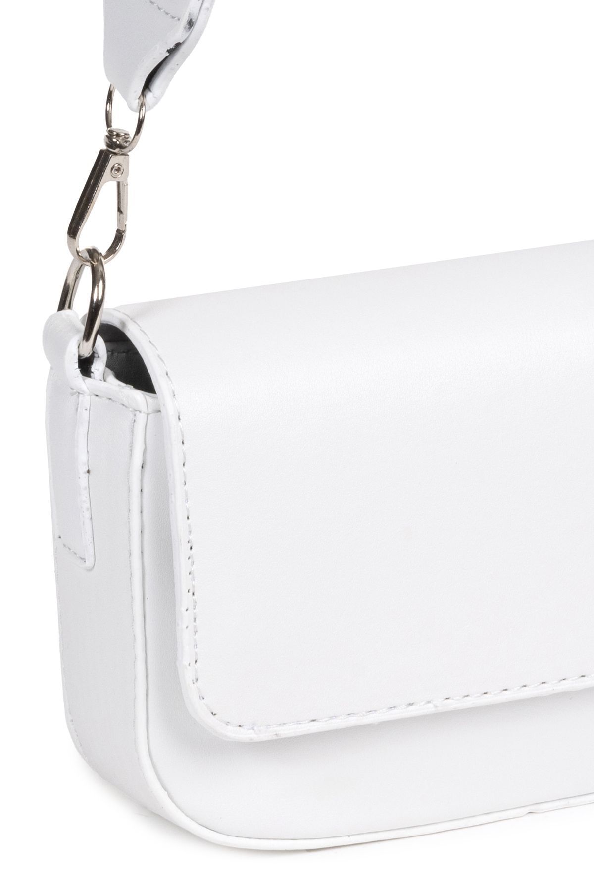 macharel jeans-Weiße kleine Baguette-Tasche mit überkreuztem Riemen 4