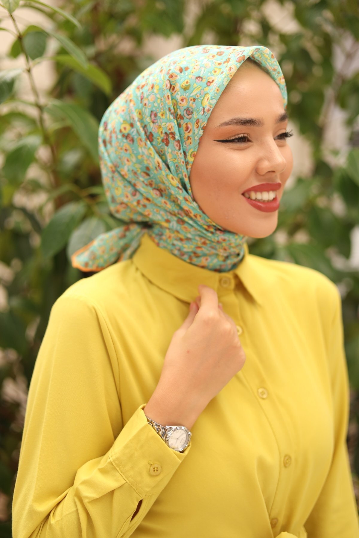 Carnation Pattern Soft Cotton Scarf