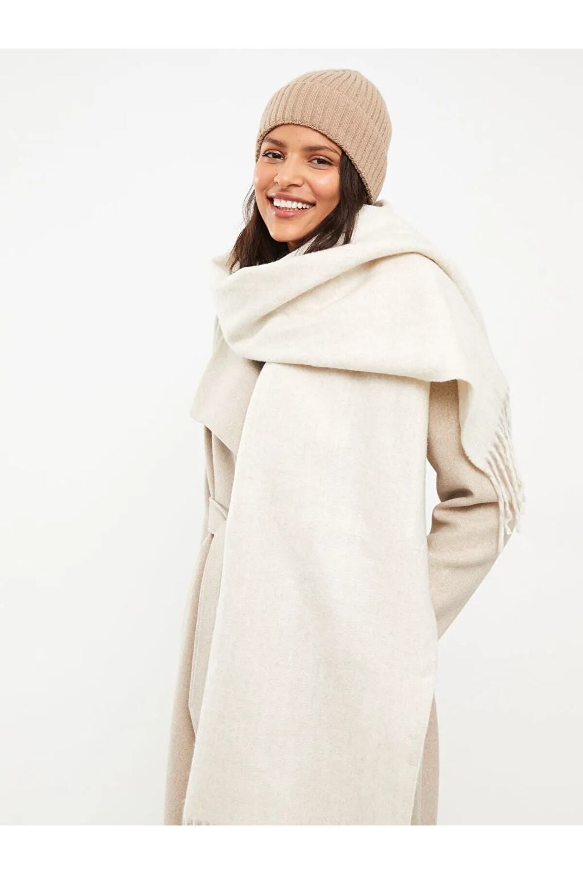 شال گردن زنانه ساده منگوله‌دار LC Waikiki اکرو