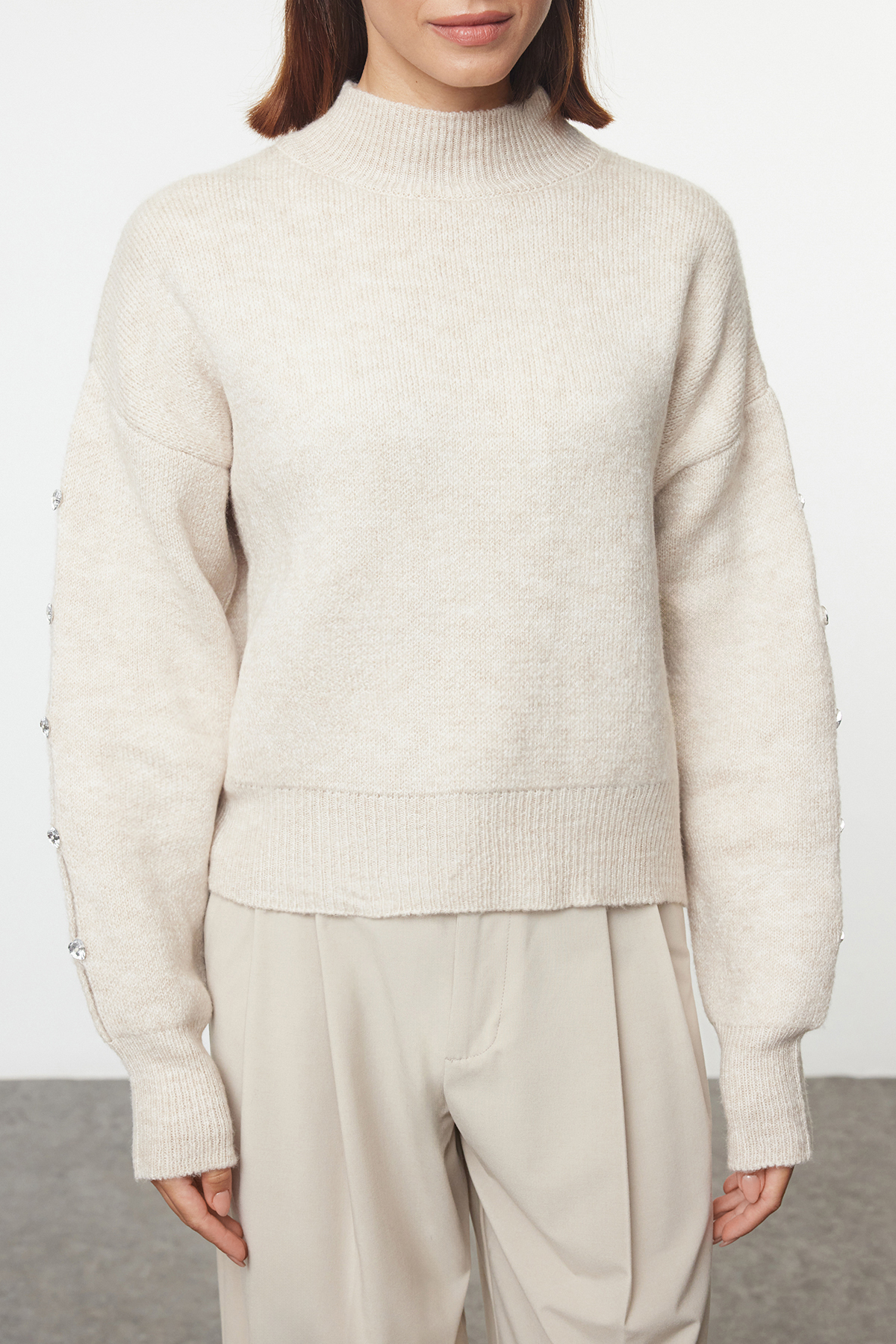 Trendyol Collection Weicher Strickpullover mit Knopfdetail und Struktur - TWOAW24KZ00384
