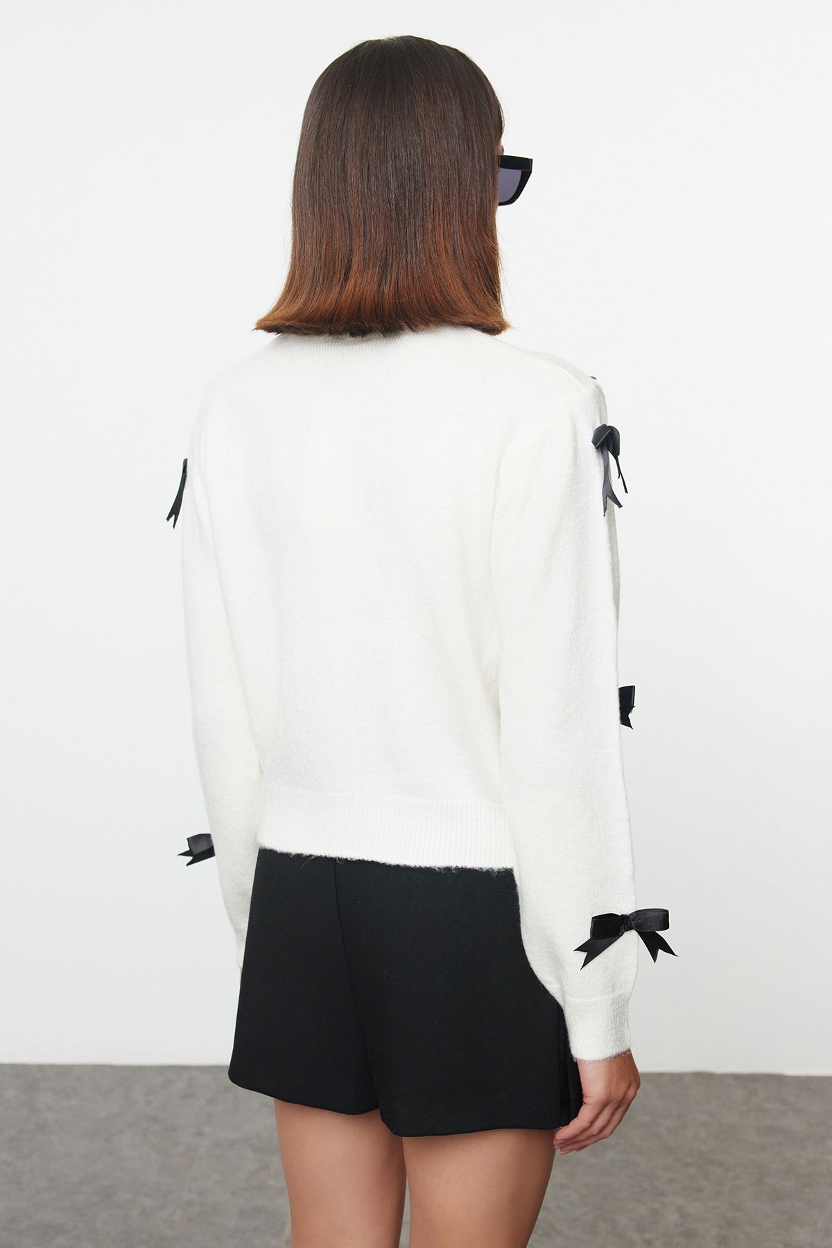 Trendyol Collection-Weicher Strickpullover – Ecru, Band- und Schleifendetail TWOAW25KZ00155 5