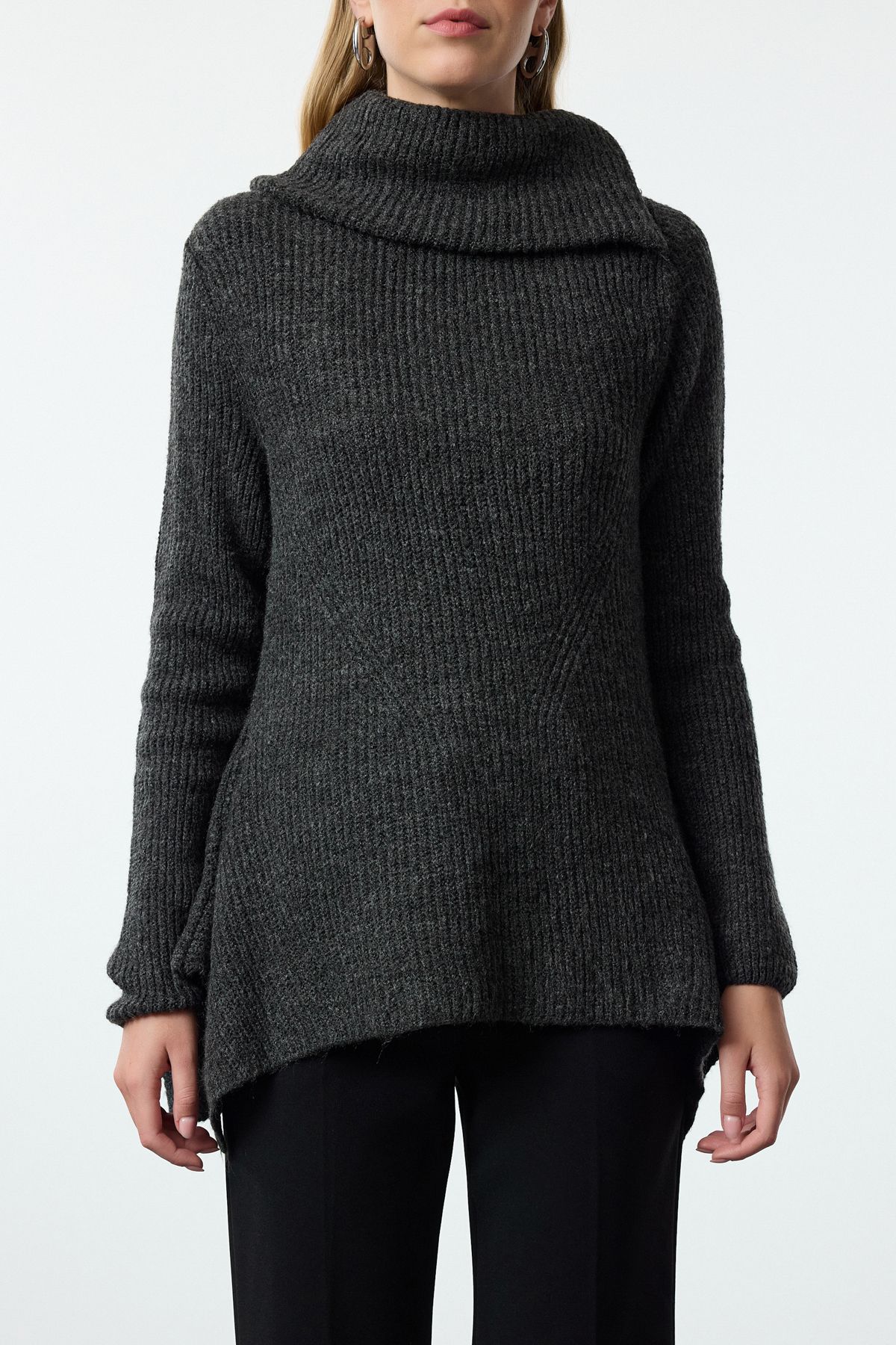 Trendyol Collection-Asymetryczny kołnierz - rozpinany sweter z dzianiny w kolorze antracytowym TWOAW25KZ00066 4