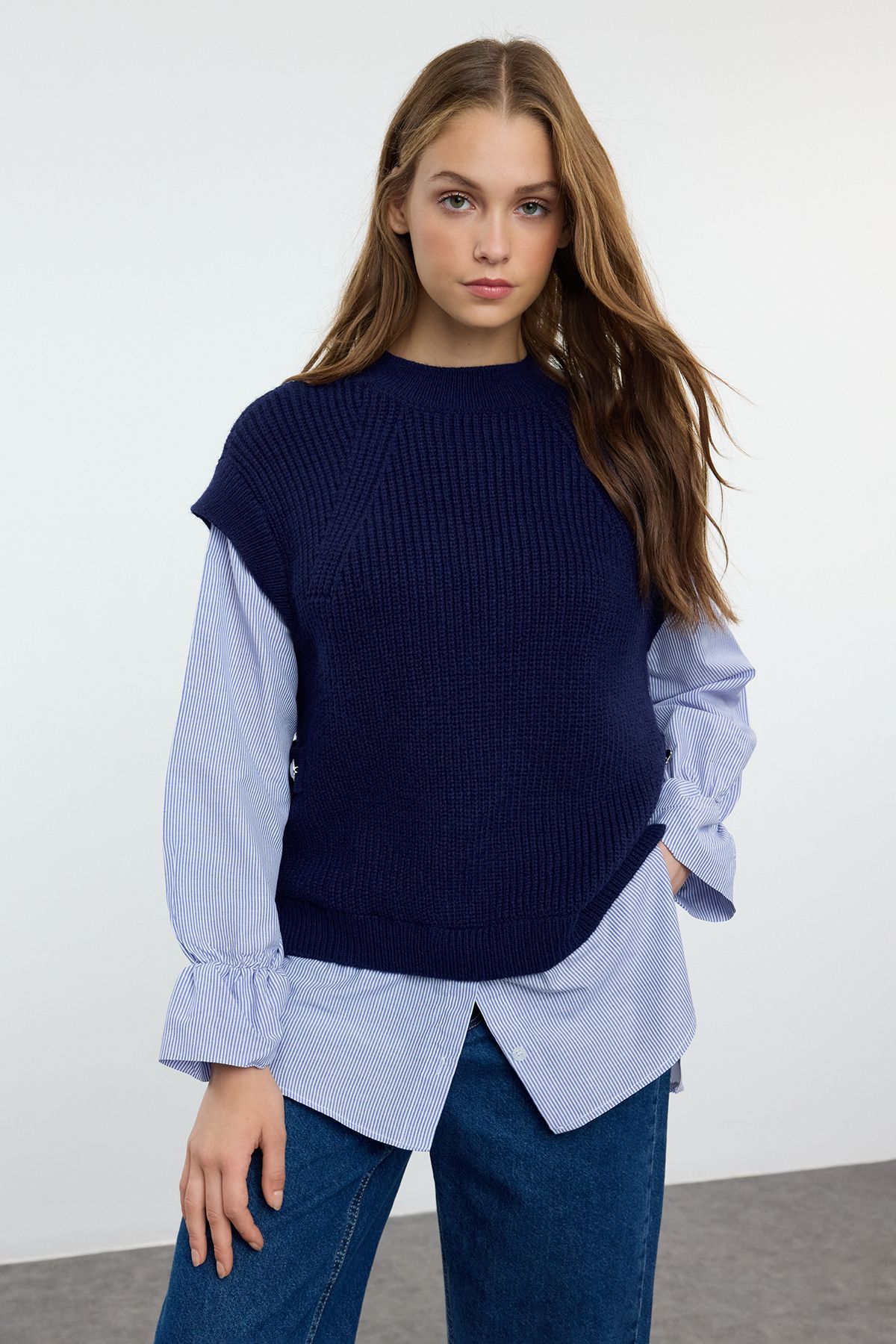 Trendyol Collection Granatowy Sweter Garni Z Miękkim Dzianinowym Wzorem - Twoaw25kz00033 Kobieta - M