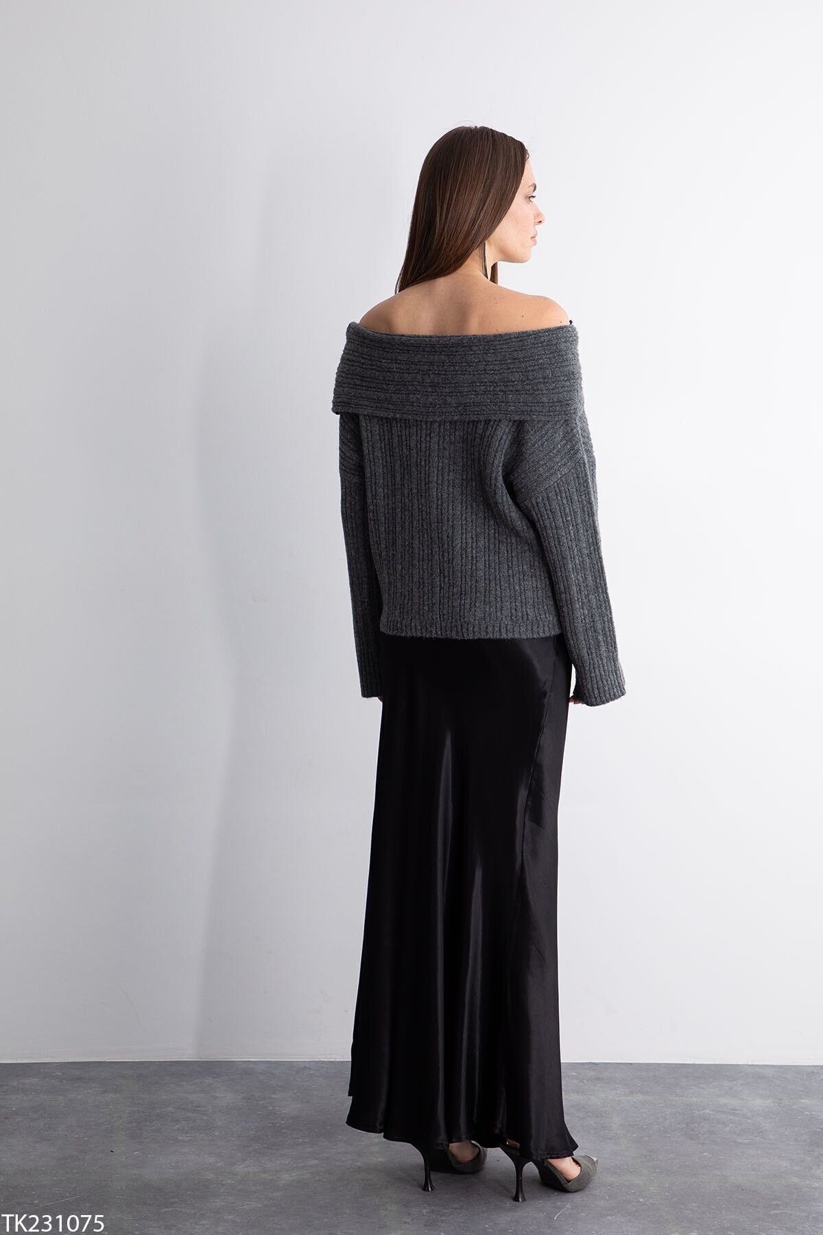 Lucens-Geräucherter Pullover für Damen mit Degaje-Kragen, offener Schulter und gerippter Falte 2
