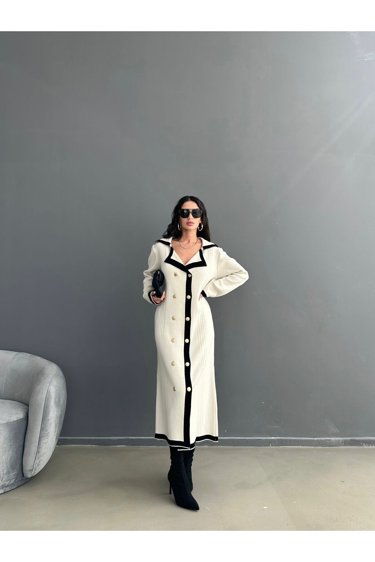 Lusin-Langes Strickkleid mit goldenen Knöpfen für Damen - Ecru 3