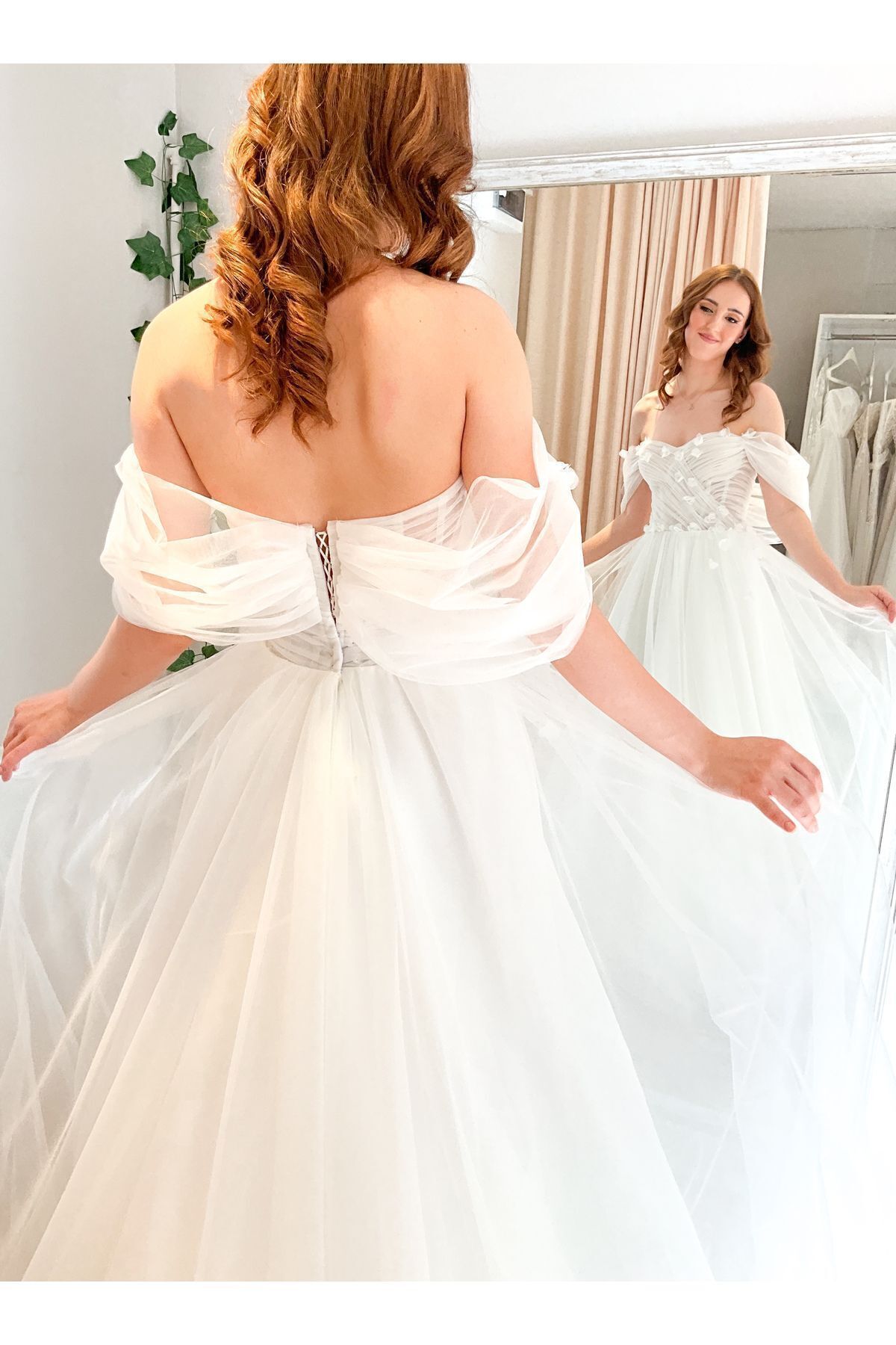 robe de mariée drapée à motifs floraux tridimensionnels
