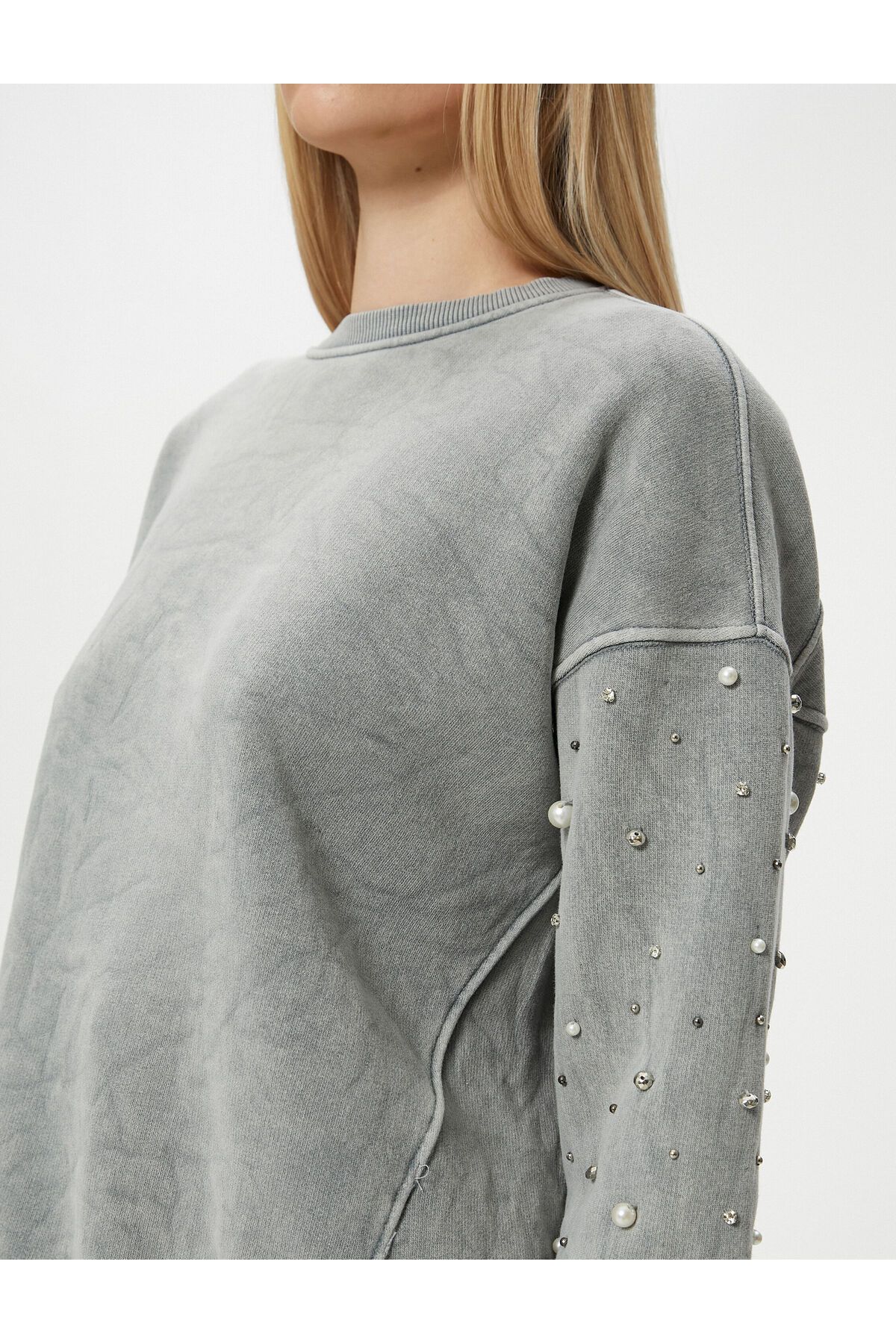 Koton Bisiklet Yaka Sweatshirt Kollar Boncuk nci Detayl El Eme i Koleksiyonu Fiyat Yorumlar Trendyol