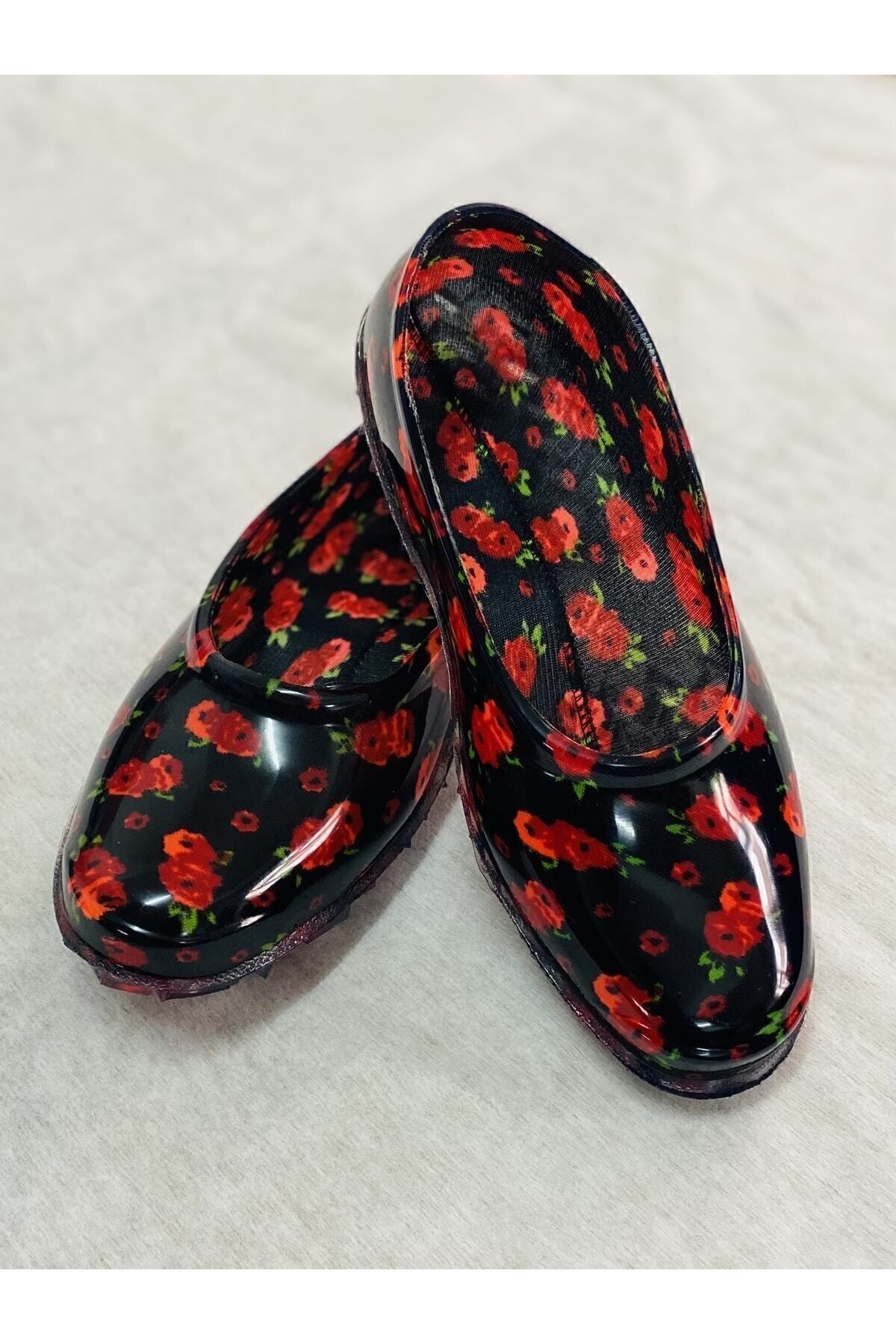 la femme aux fleurs chaussures en caoutchouc camping car