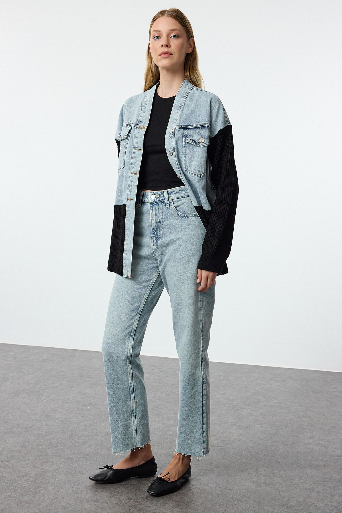 Trendyolmilla  Açık Mavi Paçası Kesikli Yüksek Bel Straight %100 Pamuk Non-Stretch Jeans TWOAW25JE00307 - Görsel 6