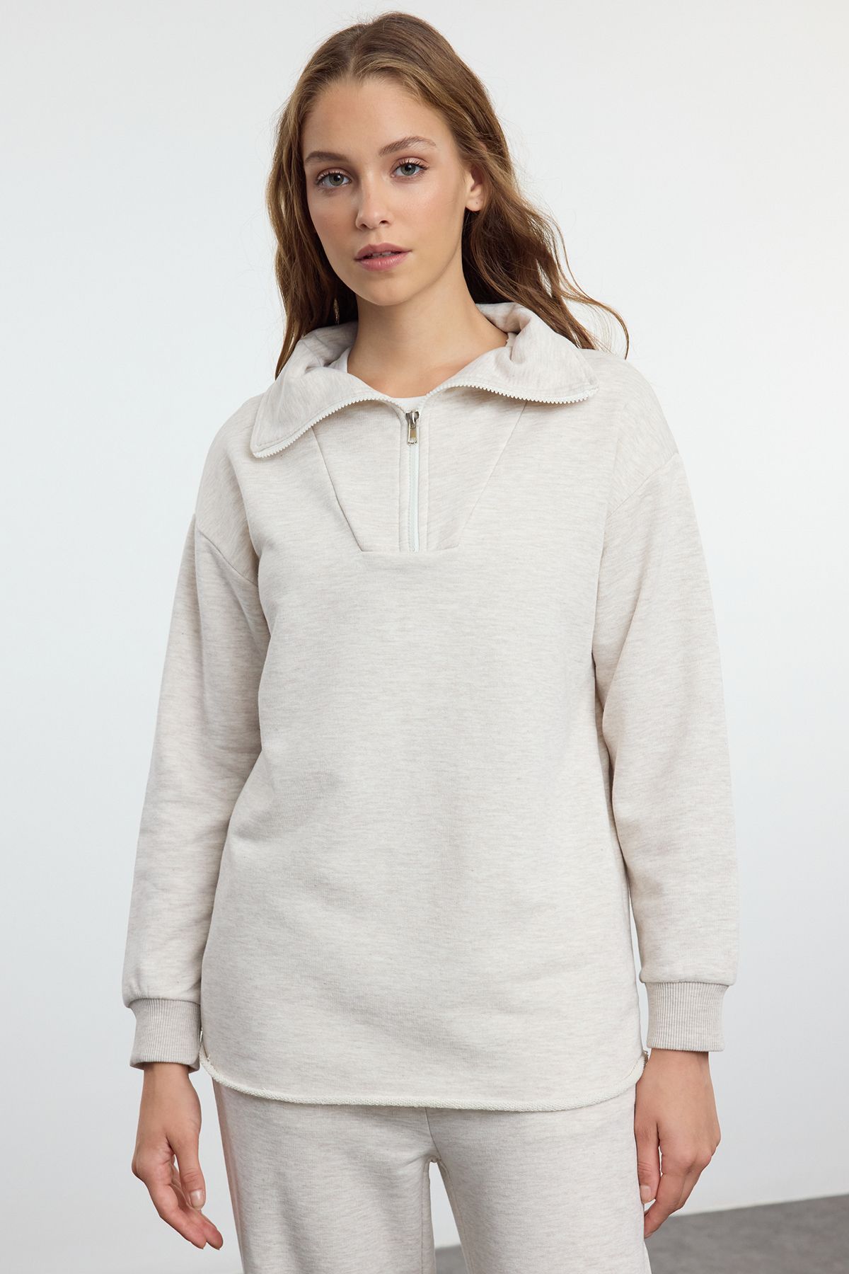 Trendyol Modest-Übergroßes, beige-meliertes Trainingsanzug-Set aus Strick – mit Reißverschluss TCTAW25EN00003 2