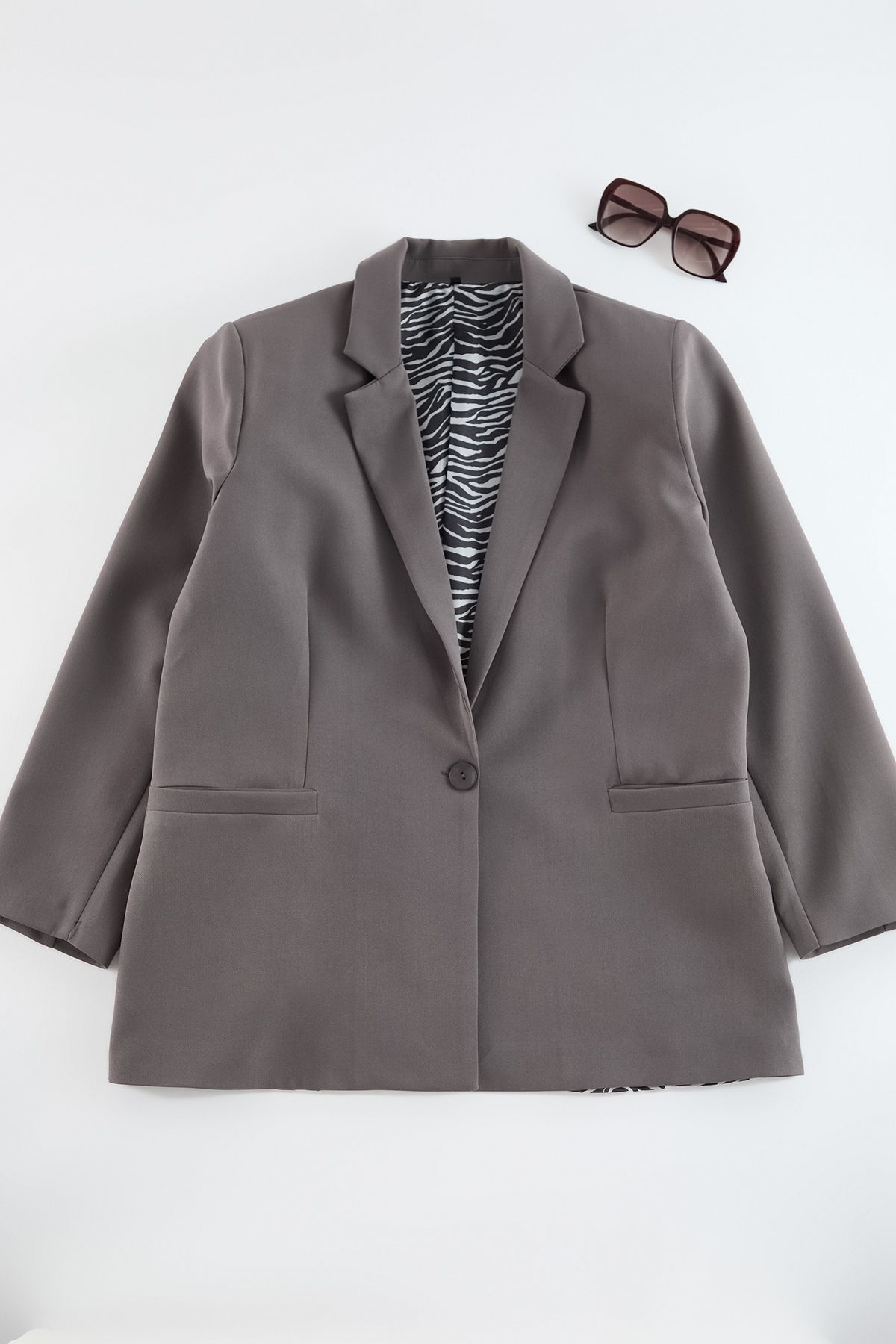 Trendyol Curve-Plus Size Anthracite Zebra Patterned Lined Woven Jacket 6