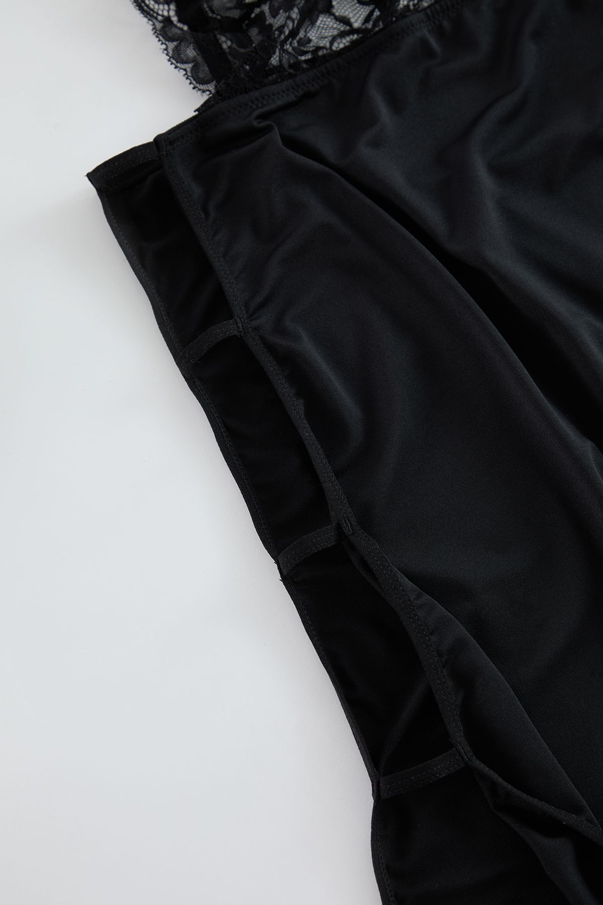 Trendyol Curve-plus Size Czarna dzianinowa koszulka typu babydoll - pasek na sznurku, wycięcie, TBBAW25DH00000 4