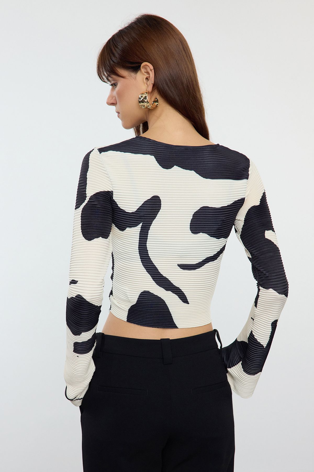 Trendyol Collection-Ecru*001 - Abstract Patterned, Pleated and Knot Detailed Crop Knitted Blouse TWOAW25BZ00182 5