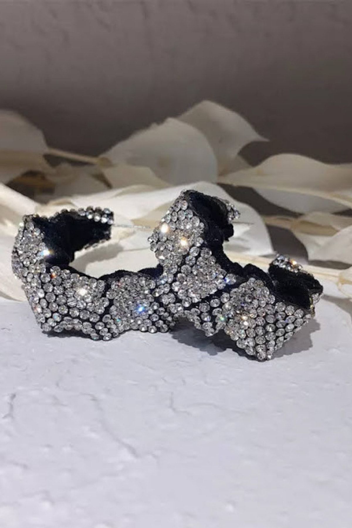 Elegant Full Taşlı Kumaş Halka Küpe Beyaz 3