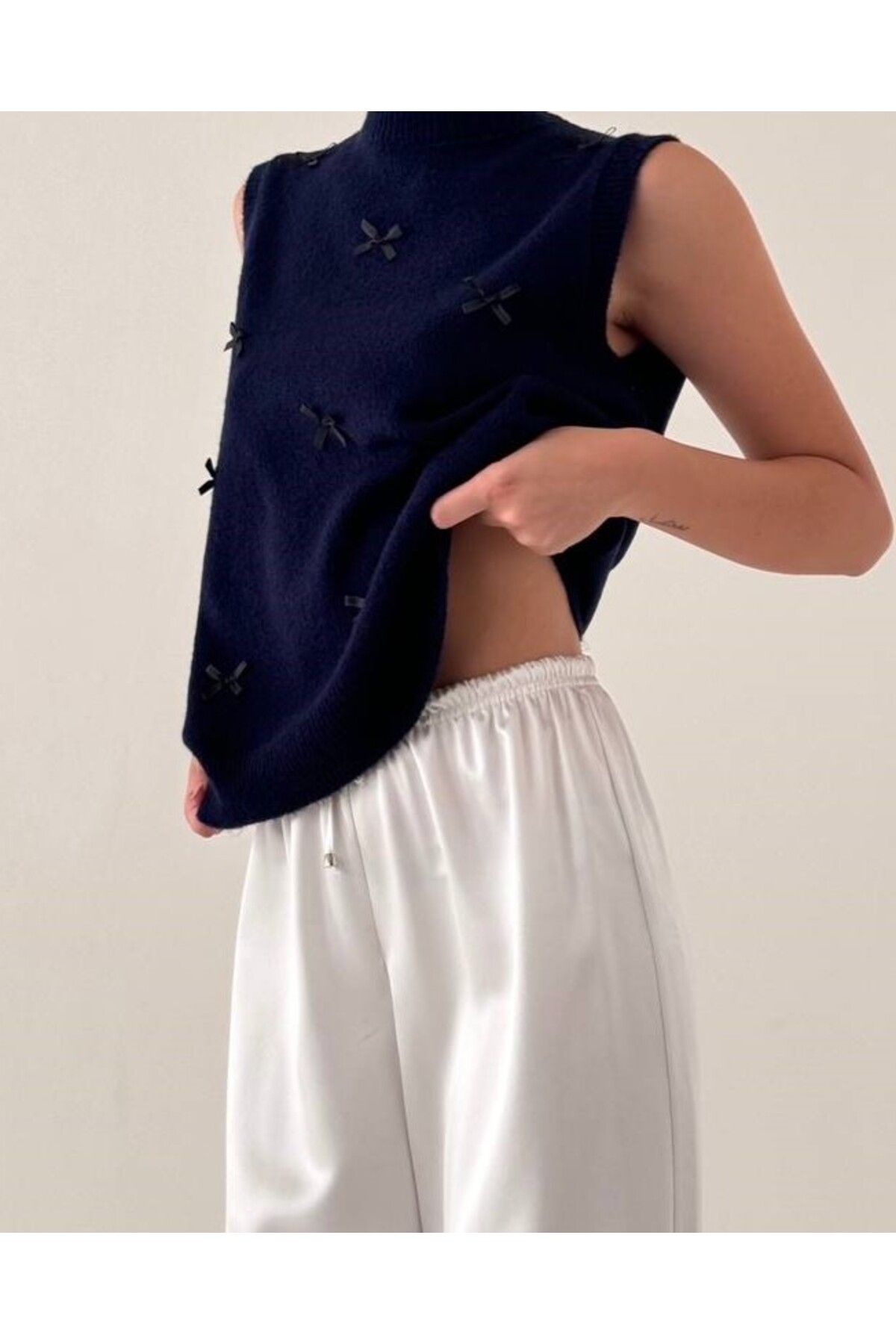 My Blog Granatowy Mini Sweter - Bez Rękawów I Detale Wstążki Kobieta - Standard