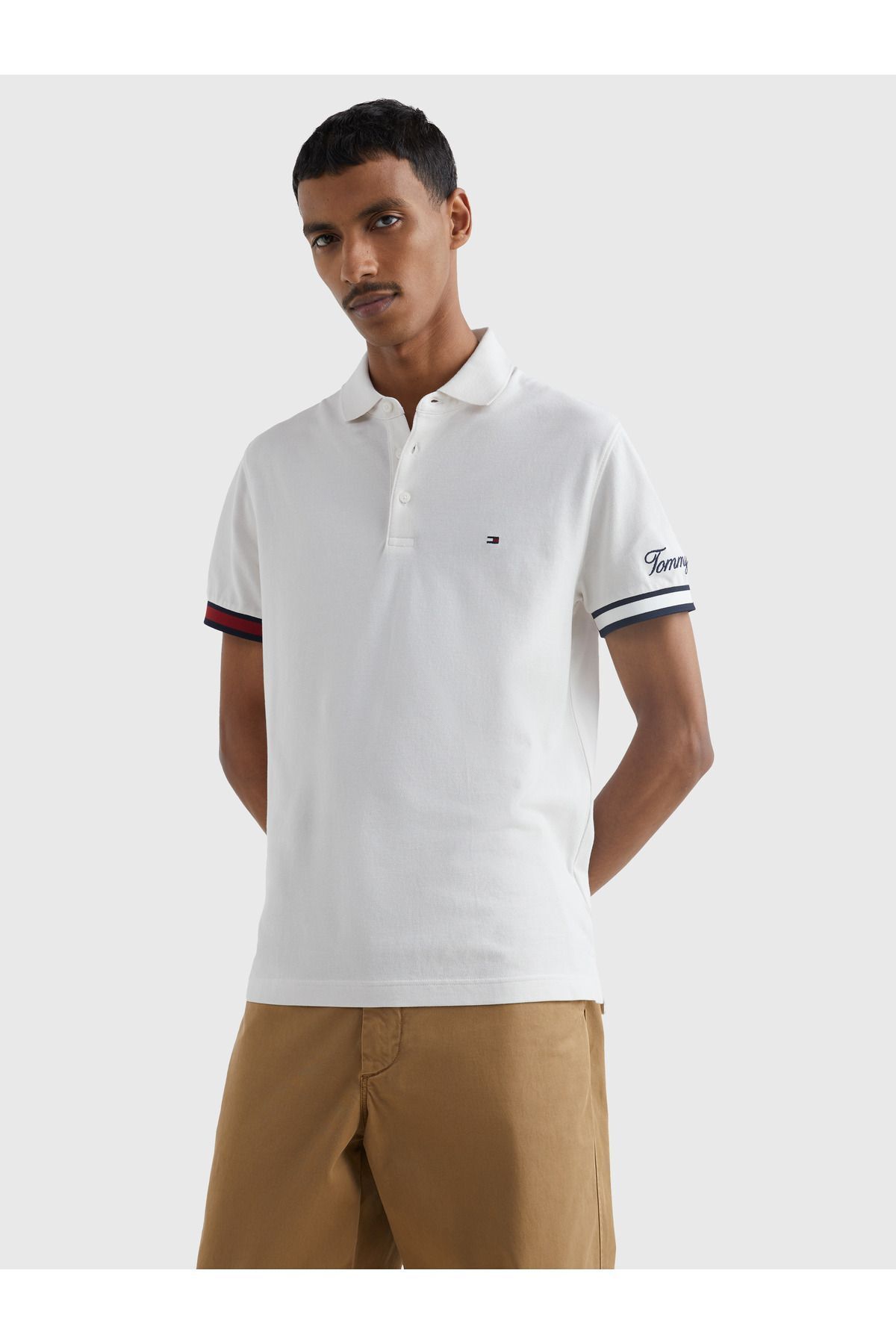 تی شرت یقه پولو سفید مردانه پرچم دکمه دار اورجینال Tommy Hilfiger