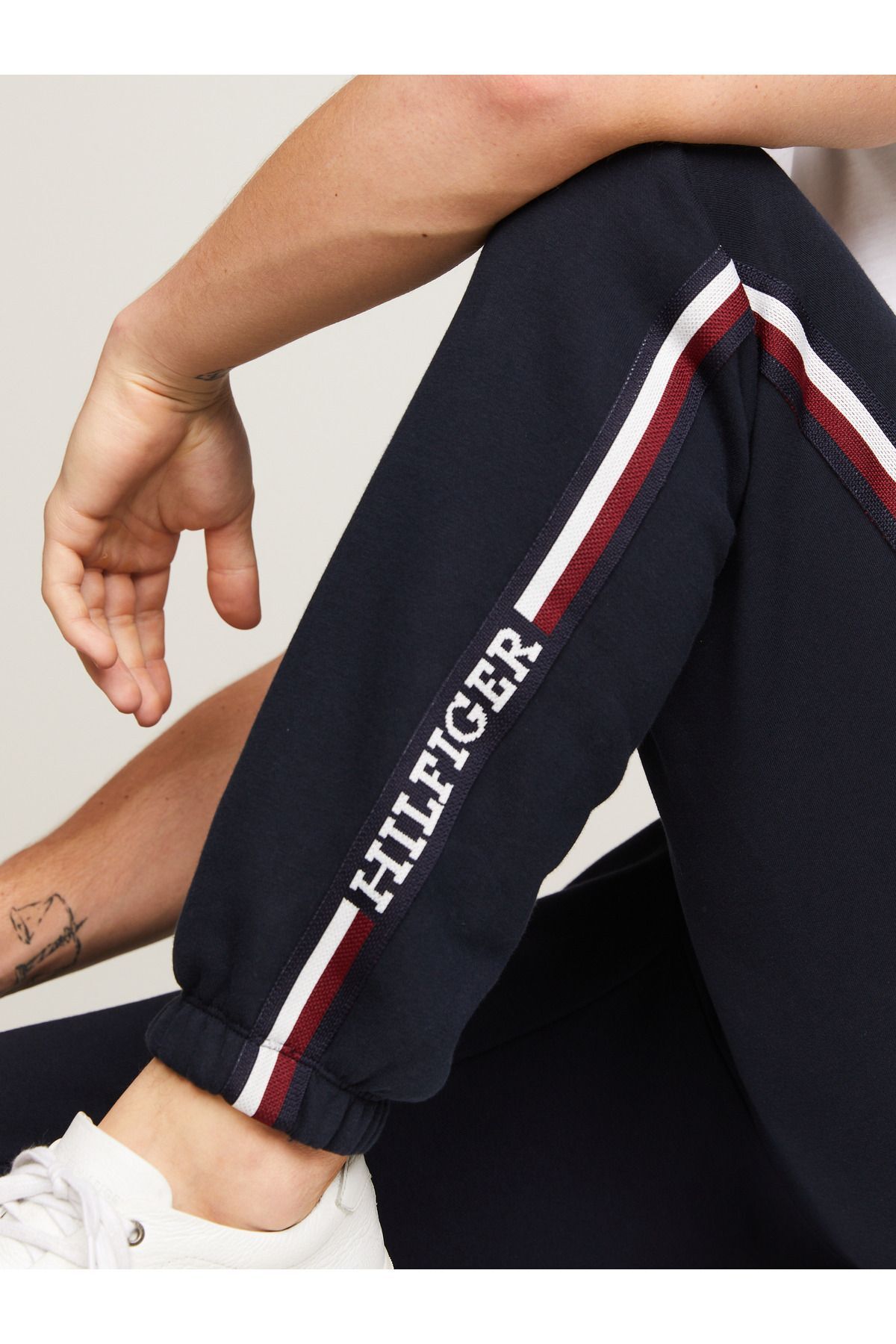 شلوار گرمکن آبی مردانه پیراهن های جهانی استرپ اورجینال Tommy Hilfiger