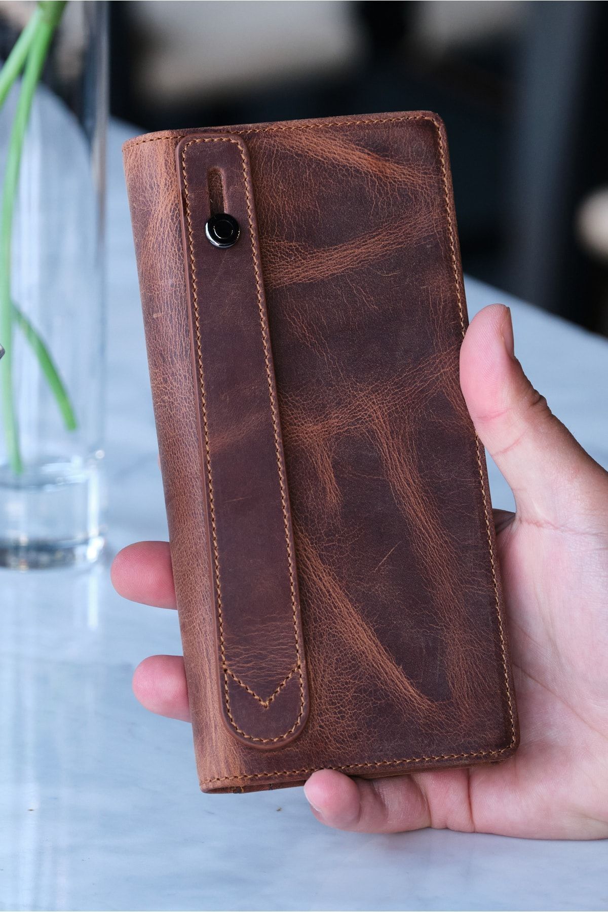 Louise Motto-Portofel lung unisex din piele naturală Alba Taba - Compartiment pentru telefon, magnet și bandă de mână 2