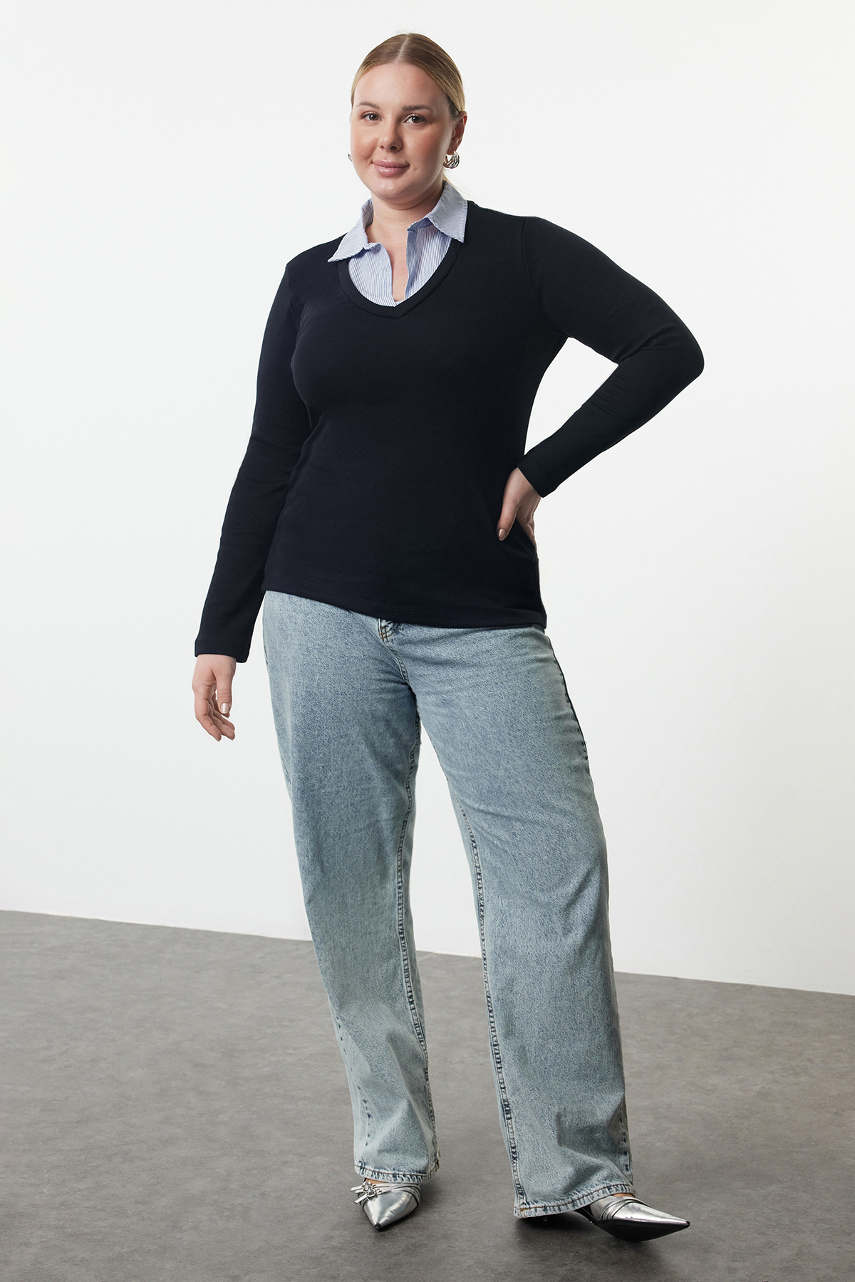 Trendyol Curve Granatowa koszula z kołnierzykiem, pojedynczy dżersej, dzianinowa bluzka w dużym rozmiarze Tbbaw25Af00012