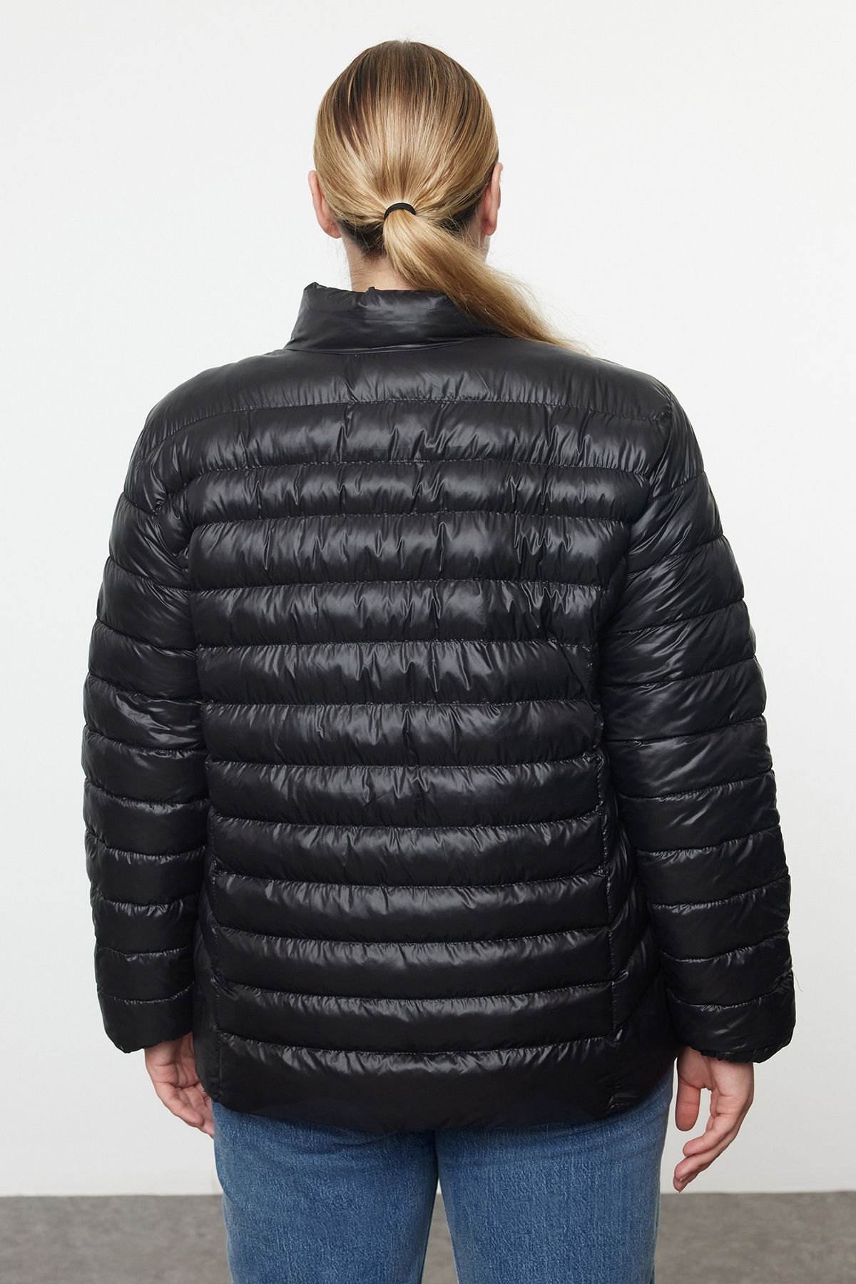 Trendyol Curve-Kabát s černým stojáčkem RegularFit - Tbbaw25aw00014 5