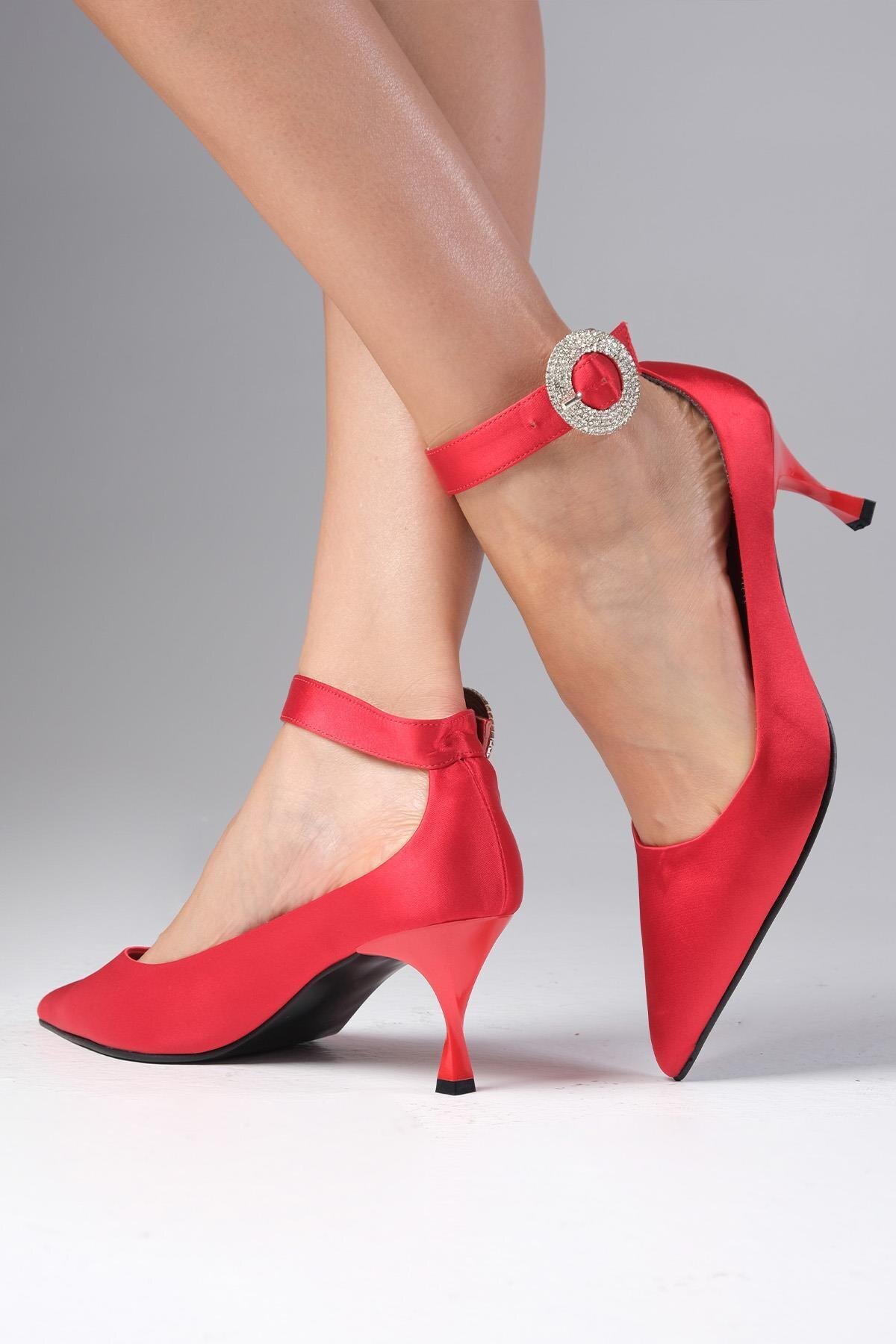 Mio Gusto-Felicia Culoarea Rosie Tesatura Satin Catarama Pietrita Rochie De Seara Femei Pantofi Cu Toc 5