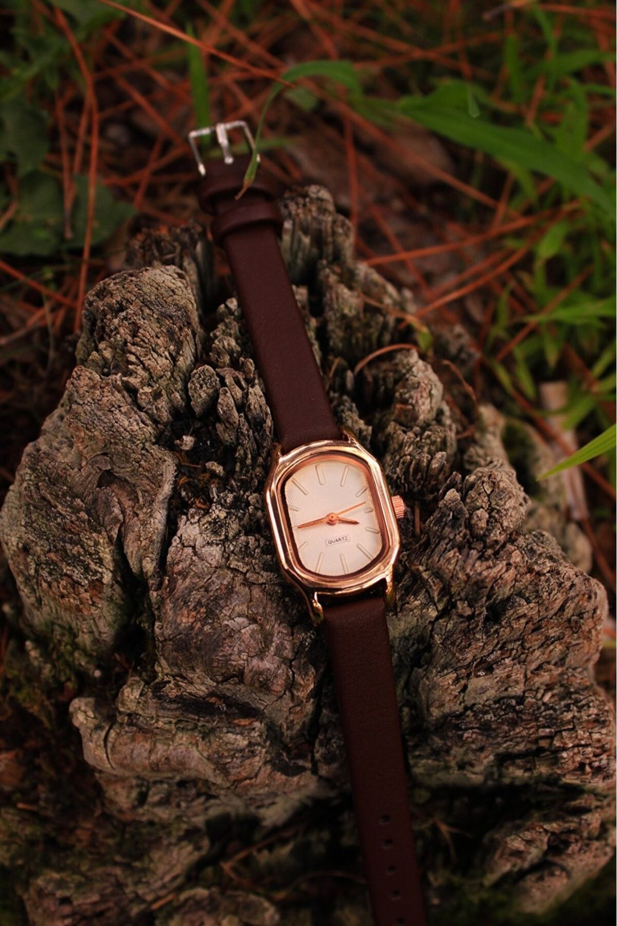 LOOKUP NEW  Angela Kadın Kahverengi Kare Dikdörtgen Deri Kordonlu Minimal Vintage Yeni Sezon Gold Kol Saati - Görsel 2