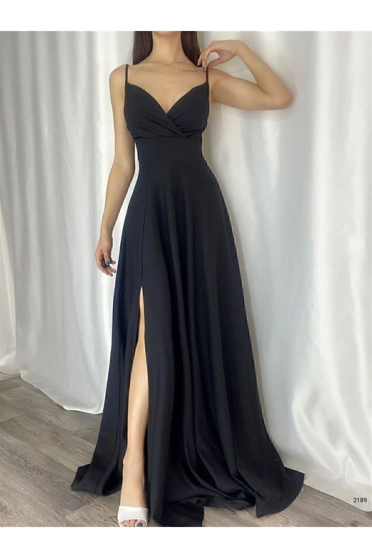 robe de soirée en crêpe noir avec fente
