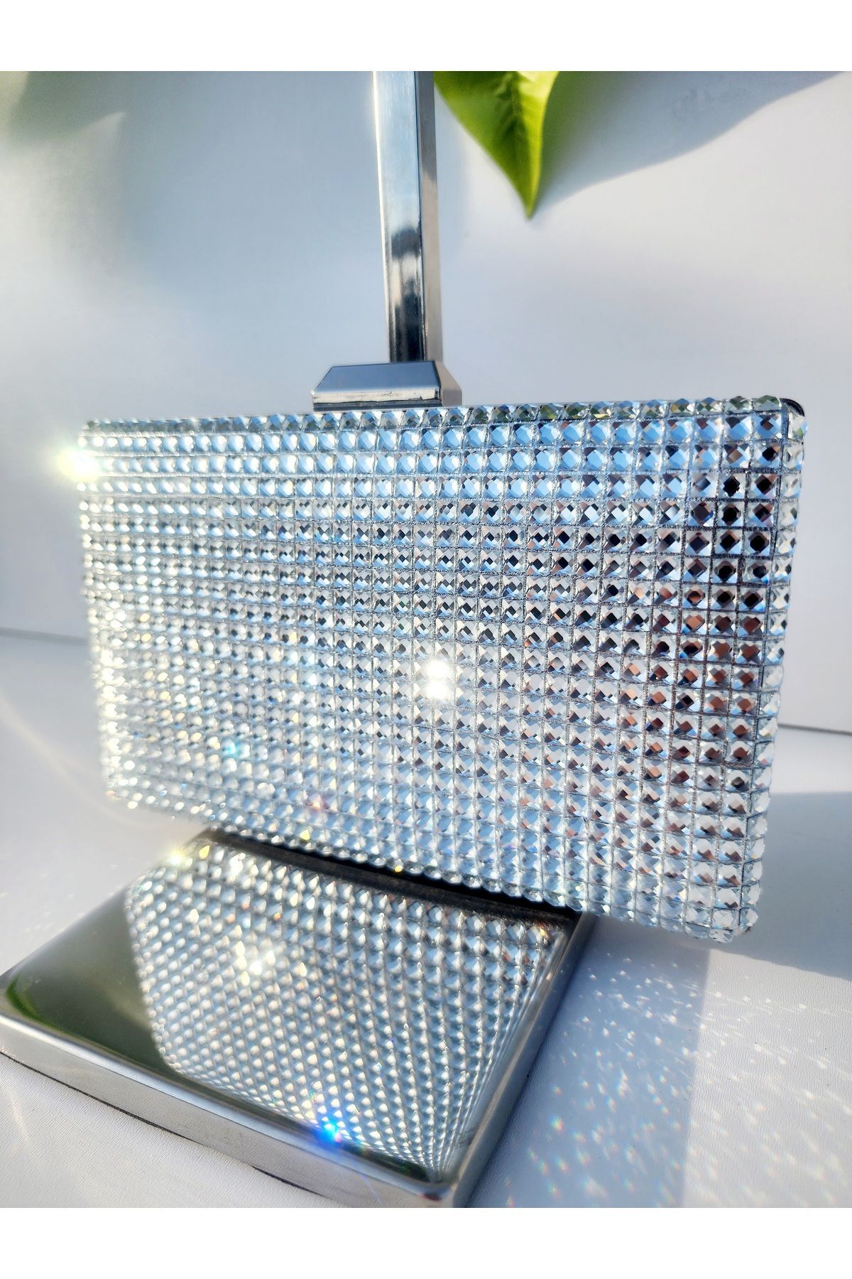 OUEEN ELİZABETH Cutie Metalică Cu Detaliu De Piatră Strălucitoare - Geantă De Rochie De Seară Cu Clemă Pentru Carcasă Femeie - One Size