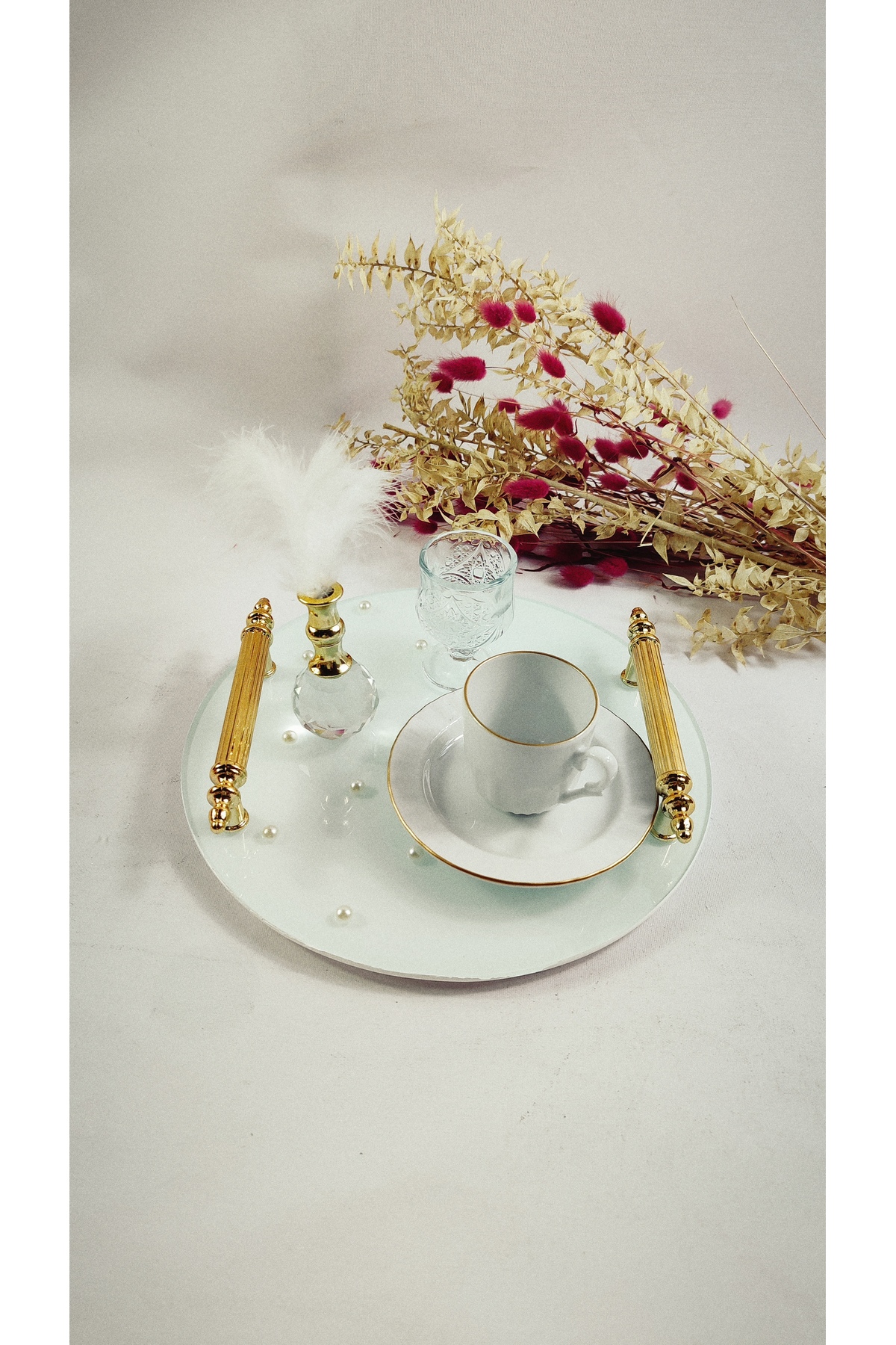 Basic Creation Beyaz İncili Damat Kahvesi Tepsisi Gold Detay Tüylüklü -