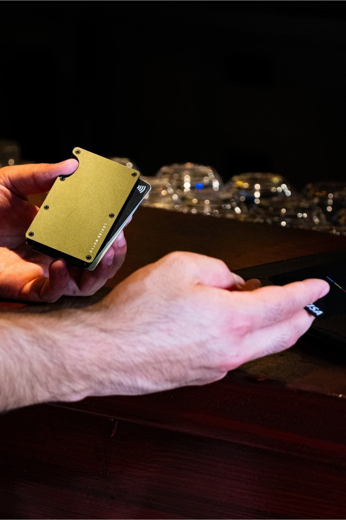 کیف پول و جاکارتی فلزی مدرن با محافظ RFID - مدل Cardx Burano Clips (رنگ خاکی) Louise Motto