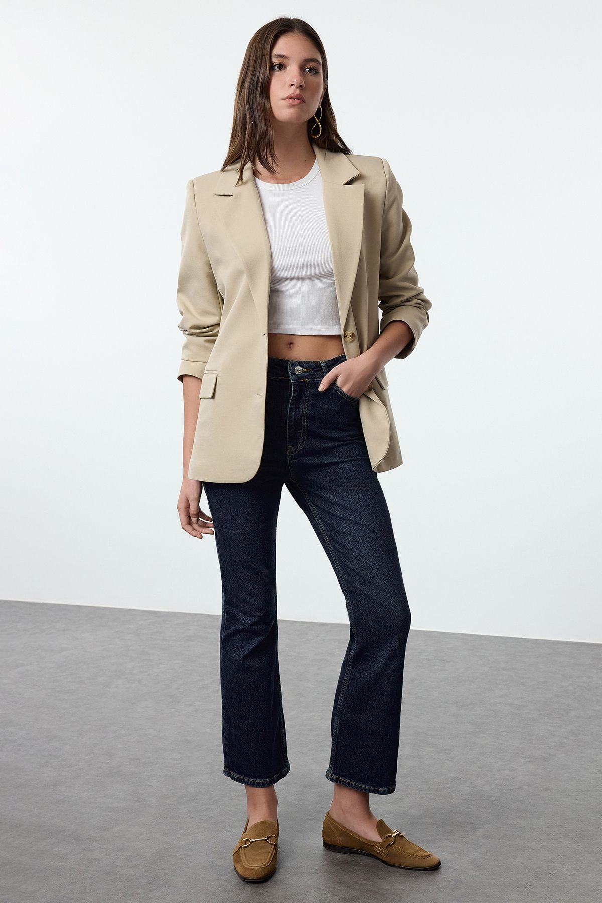 Trendyol Collection Ciemnoniebieskie Jeansy Typu Crop Flare – Normalna Talia Kobieta - 36