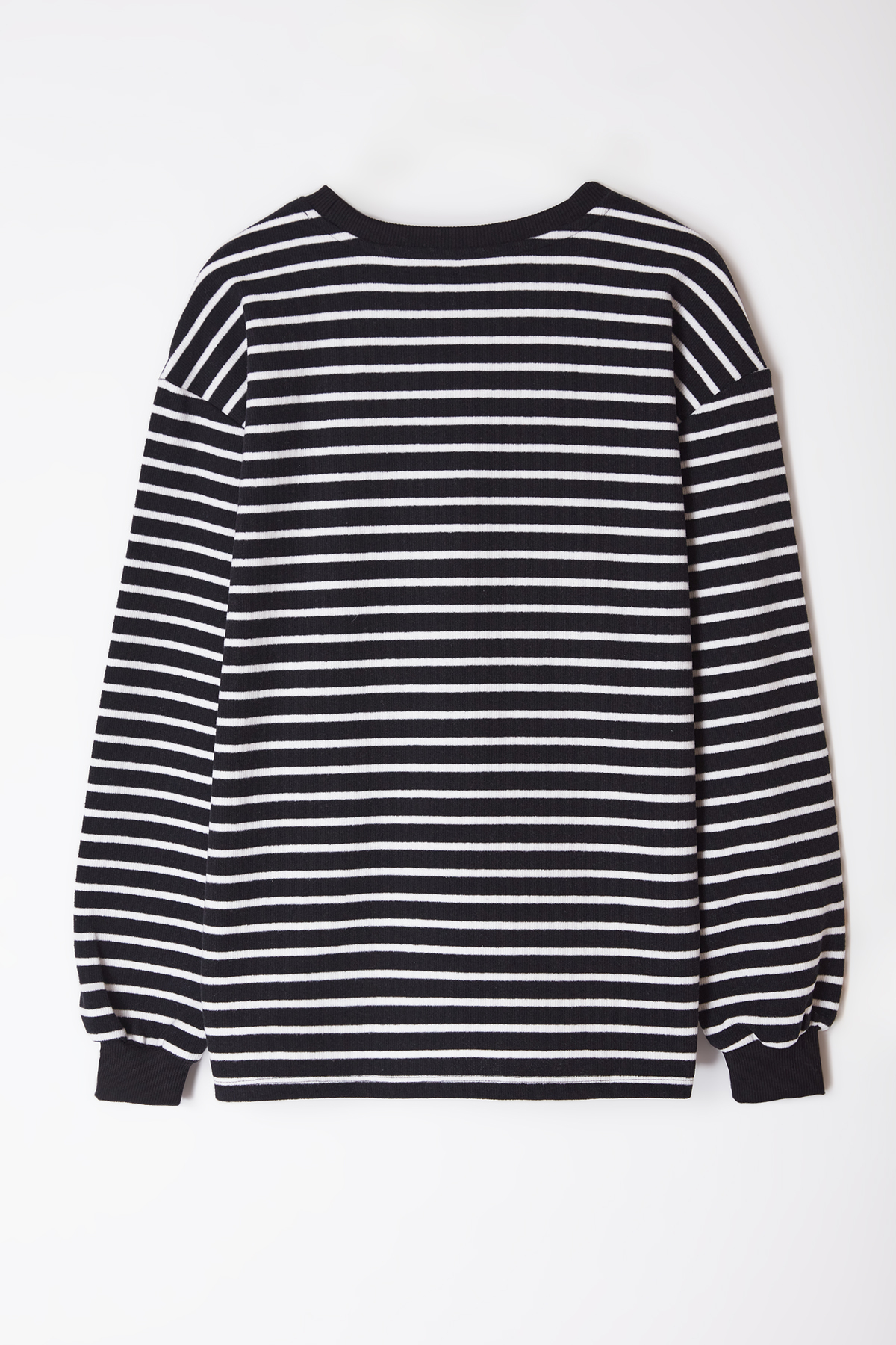 Trendyolmilla  Siyah-Beyaz Oversize/Geniş Kesim Yumuşak Dokulu Çizgili Şardonsuz Sweatshirt TMNAW25SW00169 - Görsel 4