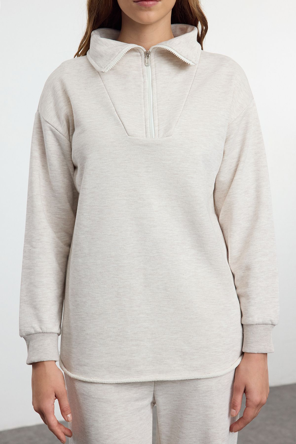 Trendyol Modest-Übergroßes, beige-meliertes Trainingsanzug-Set aus Strick – mit Reißverschluss TCTAW25EN00003 3