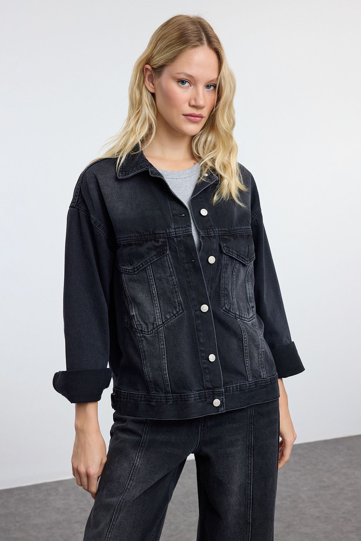 Trendyol Collection Oversize'owa Czarna Kurtka Jeansowa - Kieszenie, Kobieta - S