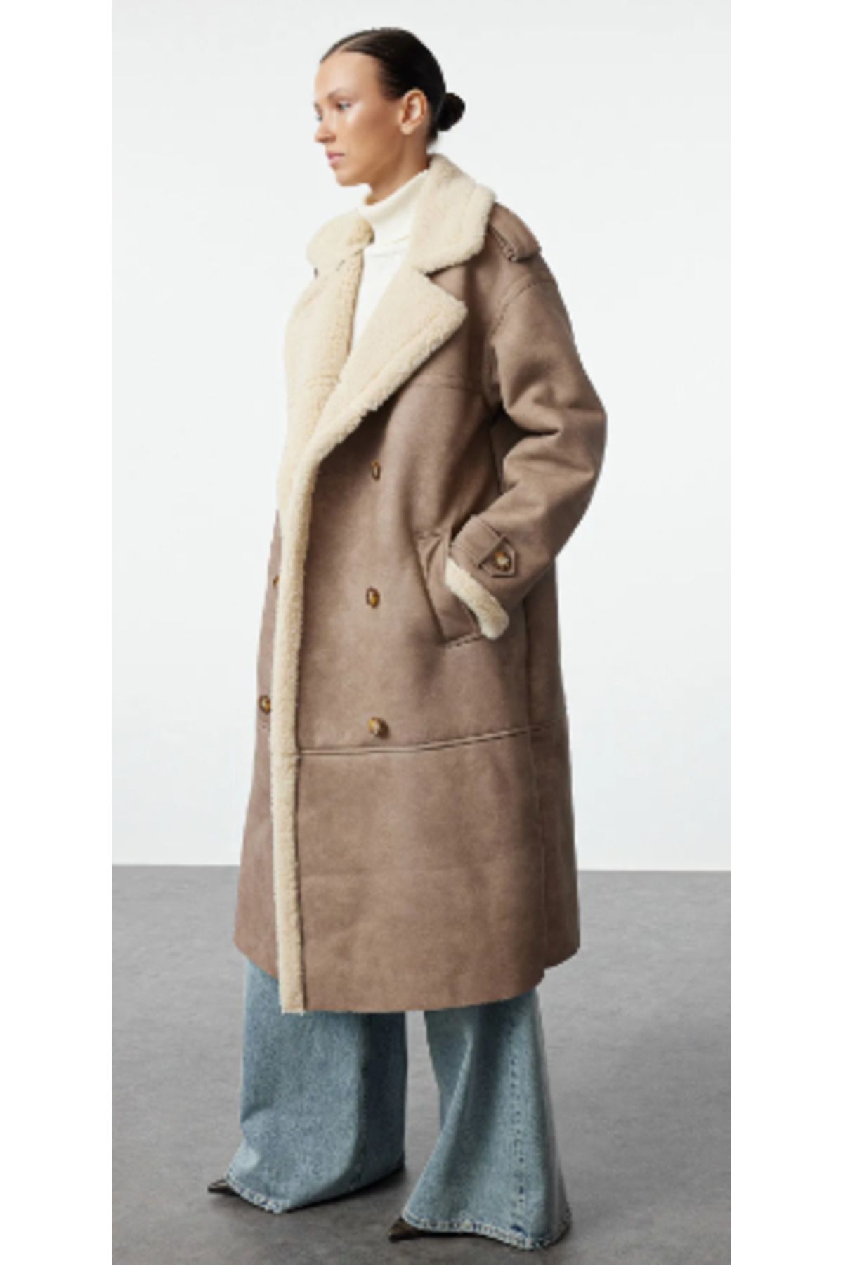 Trendyol Collection-Długi oversize'owy płaszcz zamszowy w kolorze norki – futrzane wnętrze Twoaw25Kb00006 8