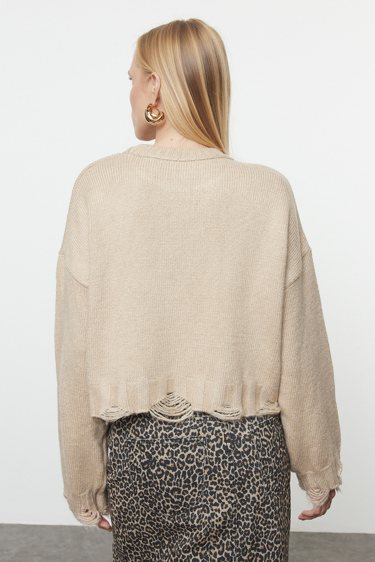 Trendyolmilla  Taş Crop Geniş Kalıp Yumuşak Dokulu Akıtma Detaylı Triko Kazak TWOAW24KZ00319 - Görsel 5