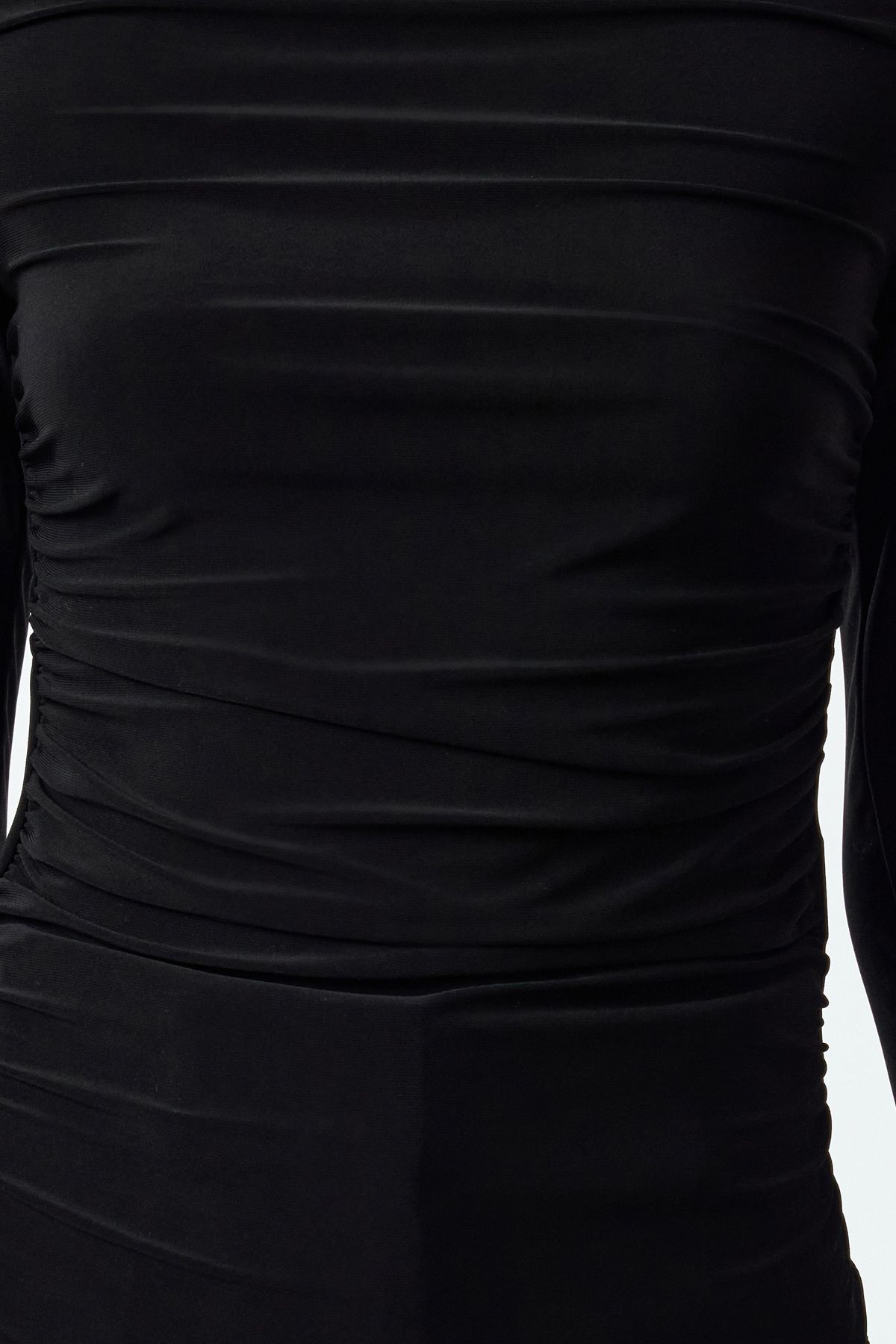 Trendyol Collection-Flexibel drapierte schwarze Strickbluse – U-Boot-Ausschnitt, tailliert TWOAW25BZ00109 4