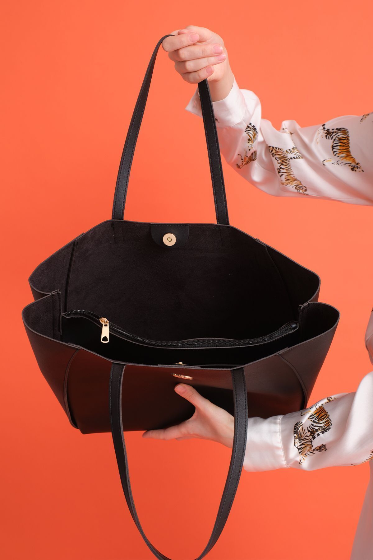 https://cdn.dsmcdn.com/ty1520/product/media/images/prod/QC/20240902/15/008d275f-089a-343c-b6d3-7f7d296b5ed9/1_org_zoom.jpg