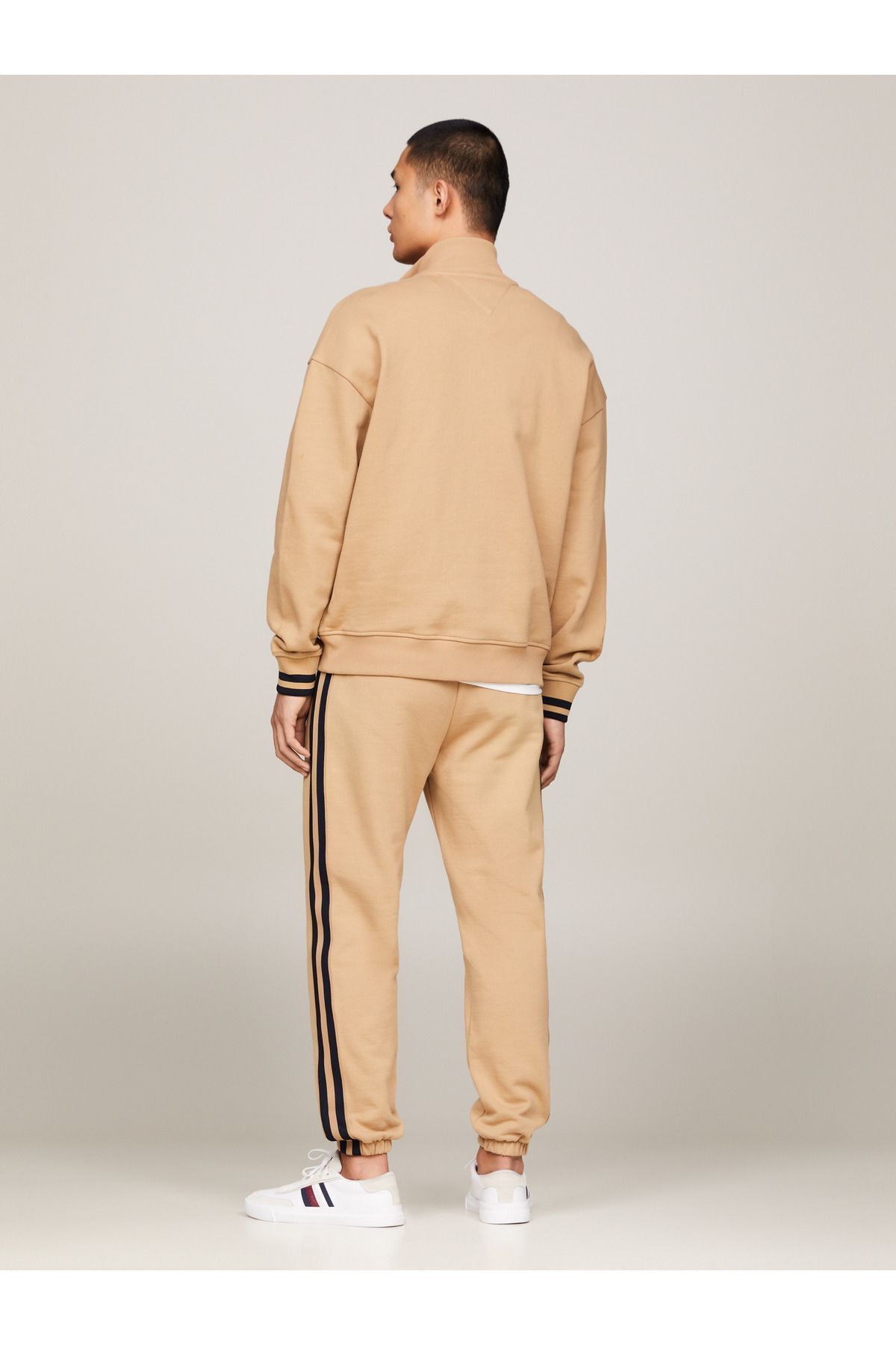 سویشرت مردانه بژ تامی هیلفیگرTommy Hilfiger | MW0MW34404 اورجینال - تصویر 4