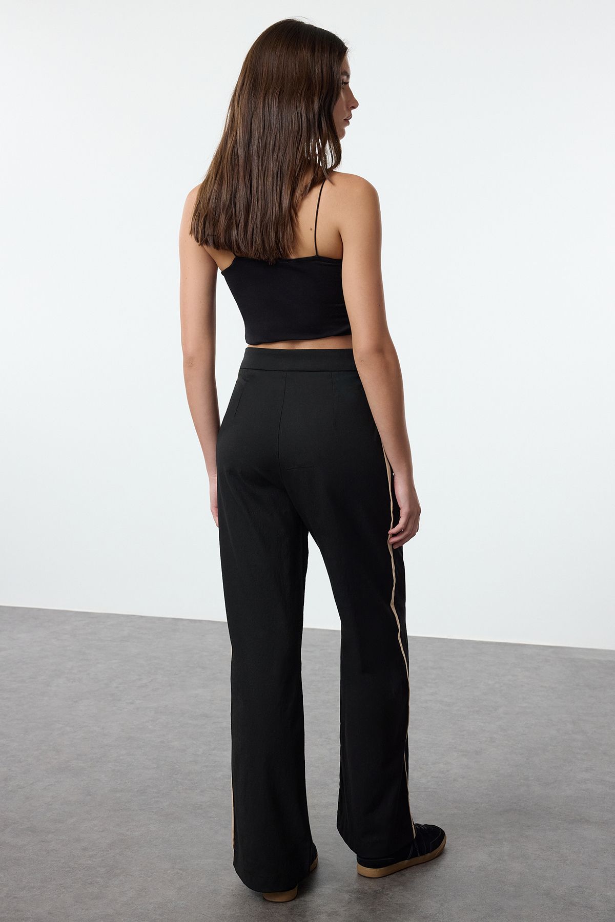 Trendyol Collection-Czarne lniane spodnie z szerokimi paskami po bokach nogawek - TWOAW25PL00028 5